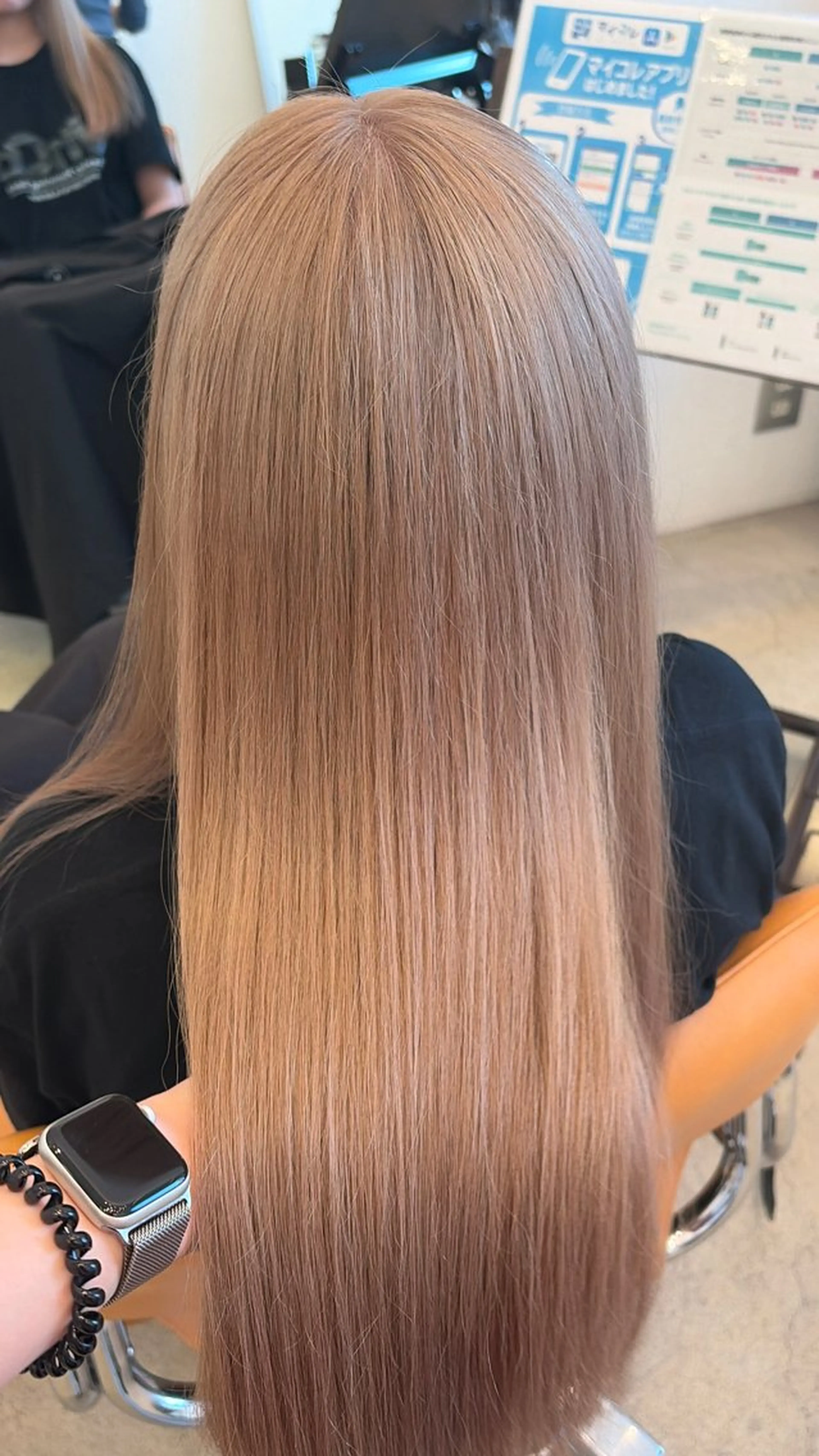 ロング ヘアカラー 羽鳥 菜々子のヘアスタイル