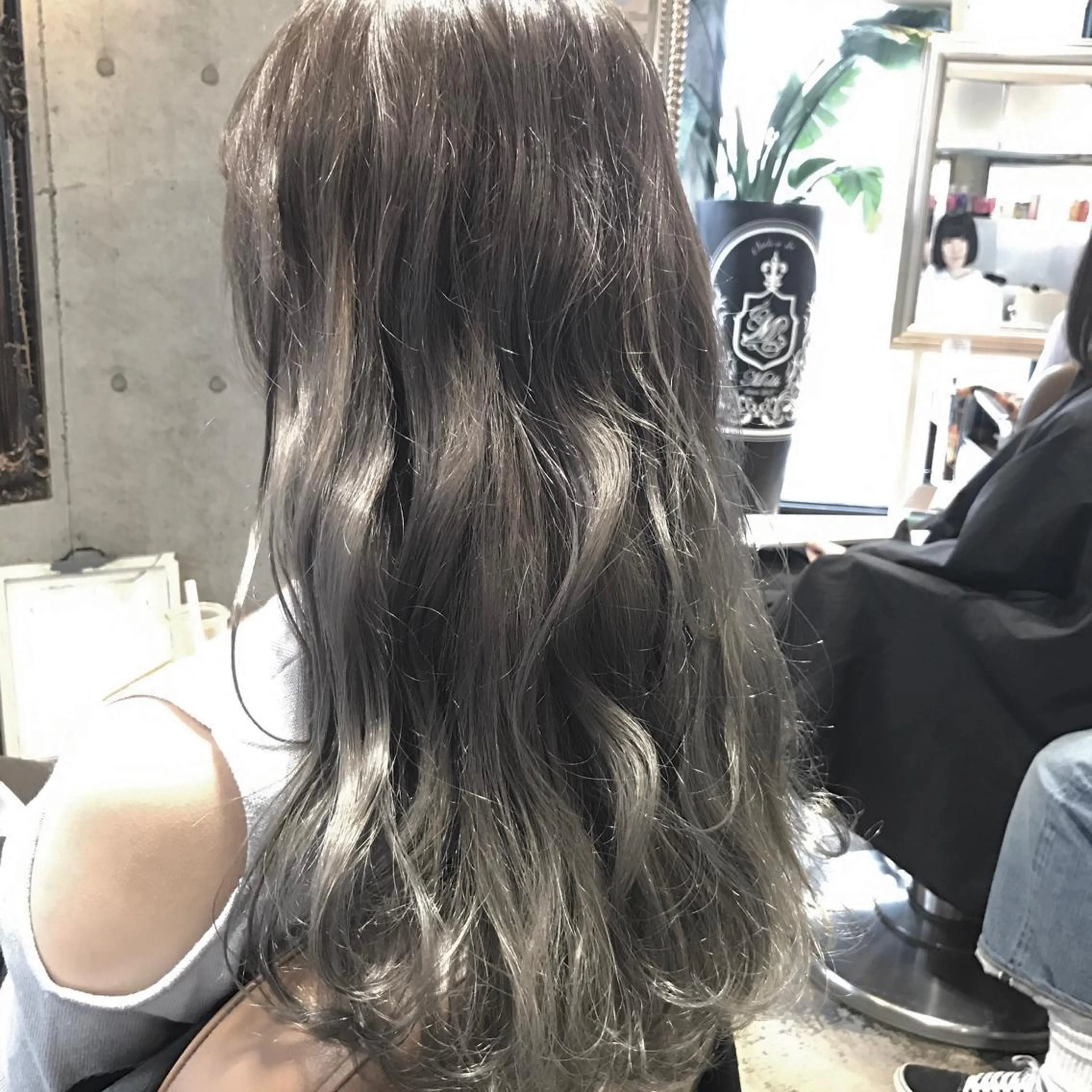 ロング カラー ブリーチ ダブルカラー グレージュ サロンドミルク 原宿のヘアスタイル