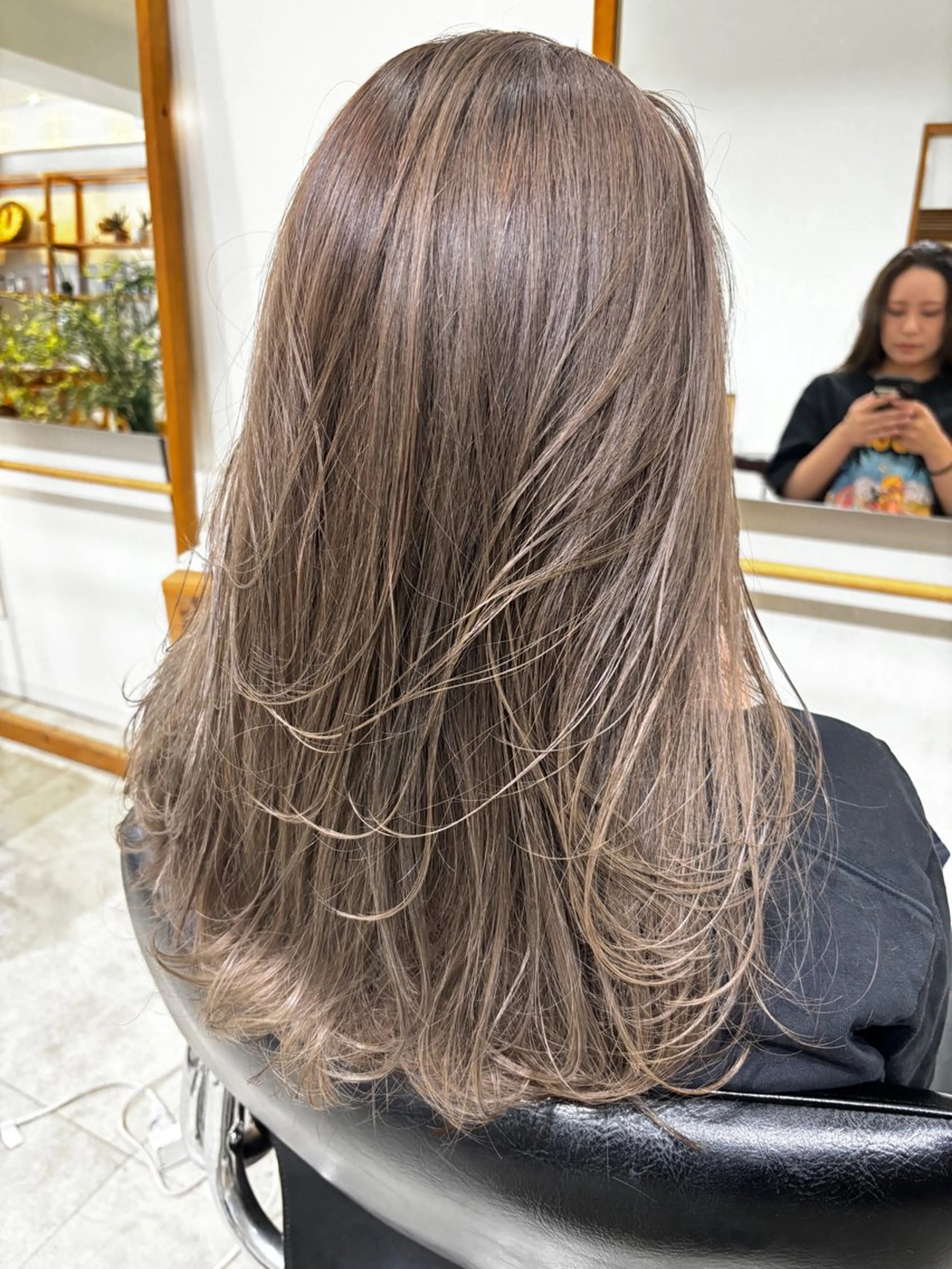 セミロング カット ヘアカラー トリートメント hoNua. 栄/透明感カラーのヘアスタイル