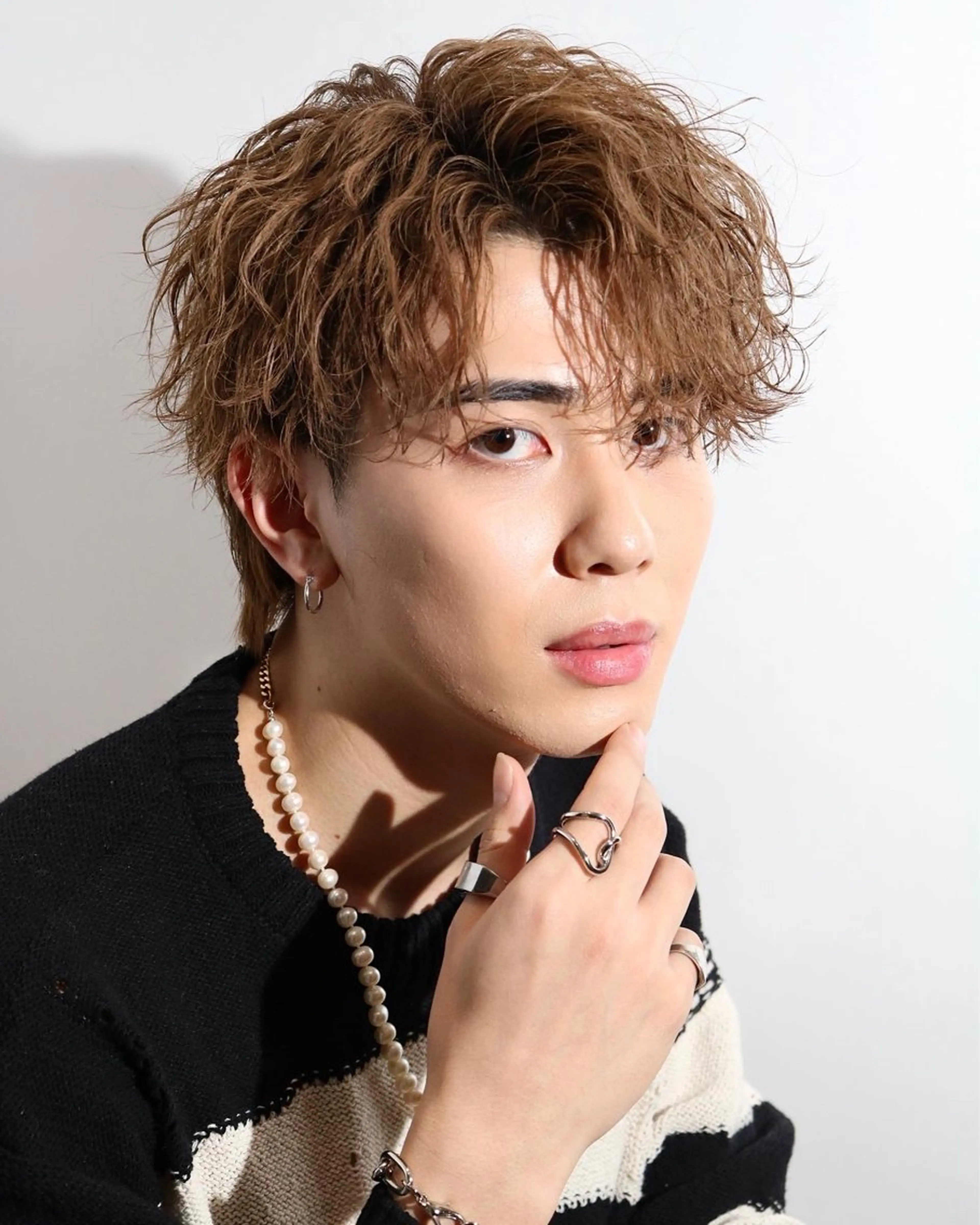 ミディアム カラー パーマ ヘアアレンジ メンズ ミディアムパーマ メンズパーマ 波巻きパーマ BORDO所属・竹内 奨のヘアスタイル