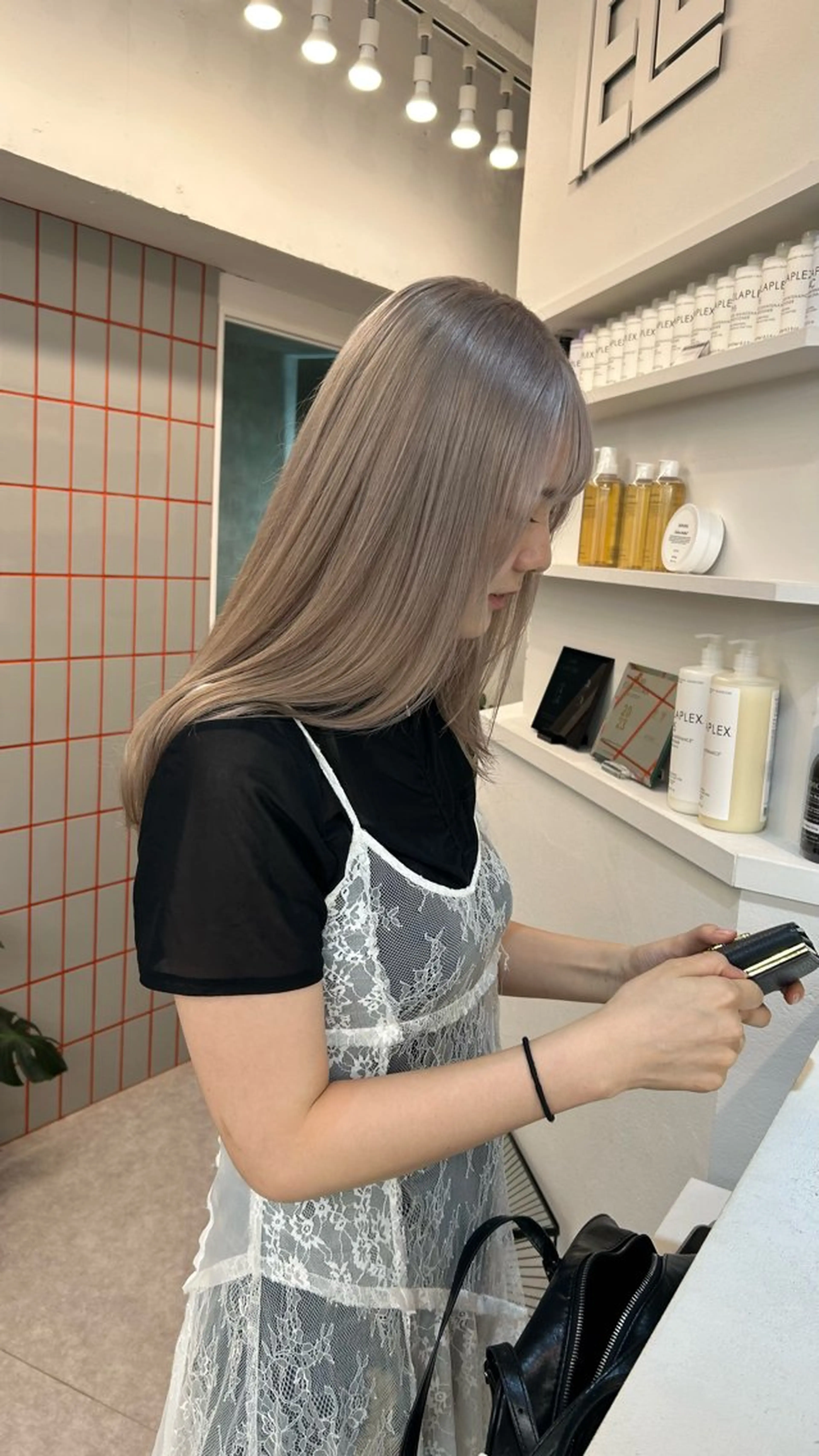 ロング カラー アッシュ ベージュカラー ブリーチ ブロンド ブロンドベージュ 💍透明感 💖艶ミルクティーのヘアスタイル