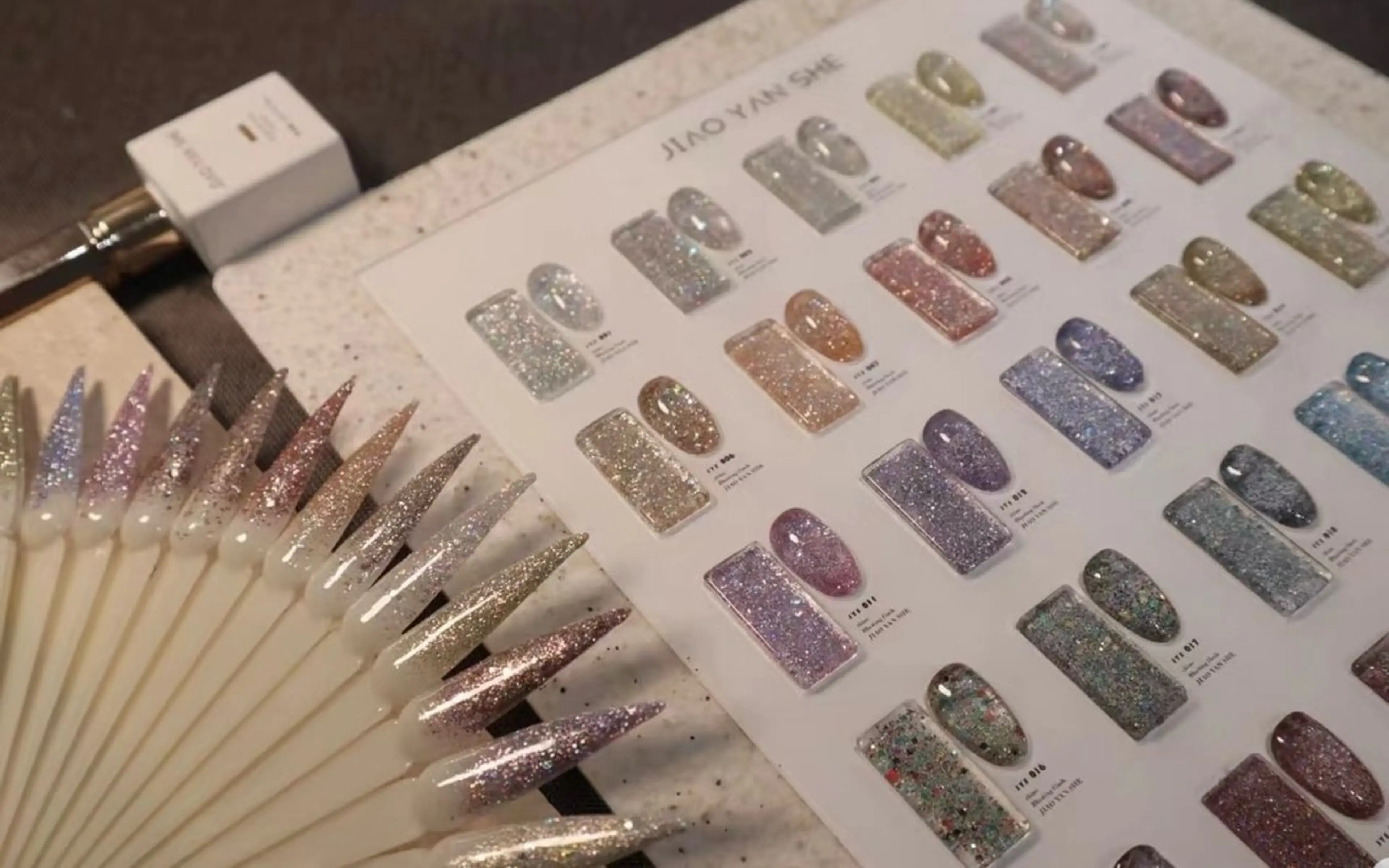 [ハンド自爪•フラッシュ]全塗りorグラデーション🍒1色、カラー追加1色に付き¥500※重ね塗りNGの写真