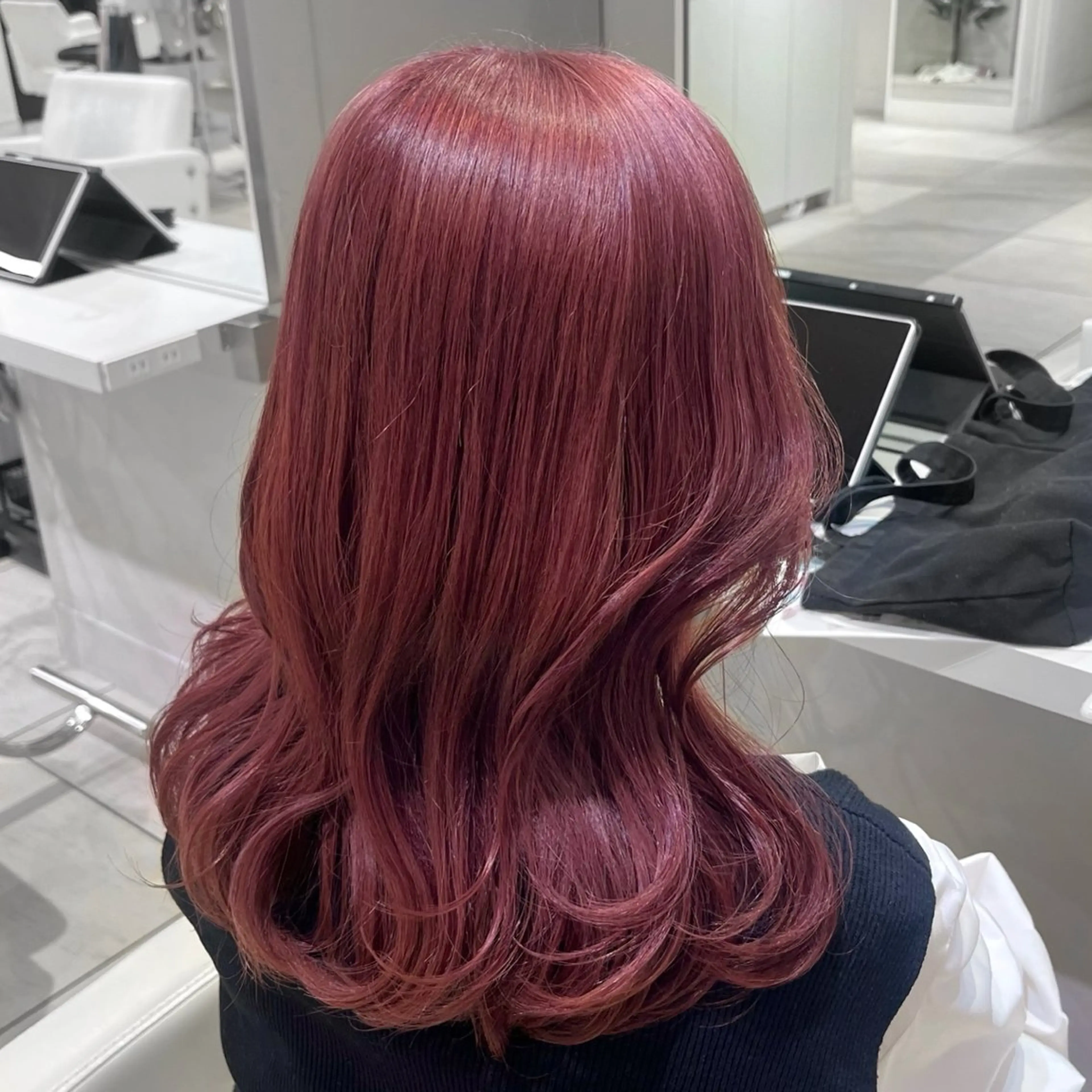 セミロング カラー ヘアカラー ハイトーン×推し カラー💫Miyuのヘアスタイル