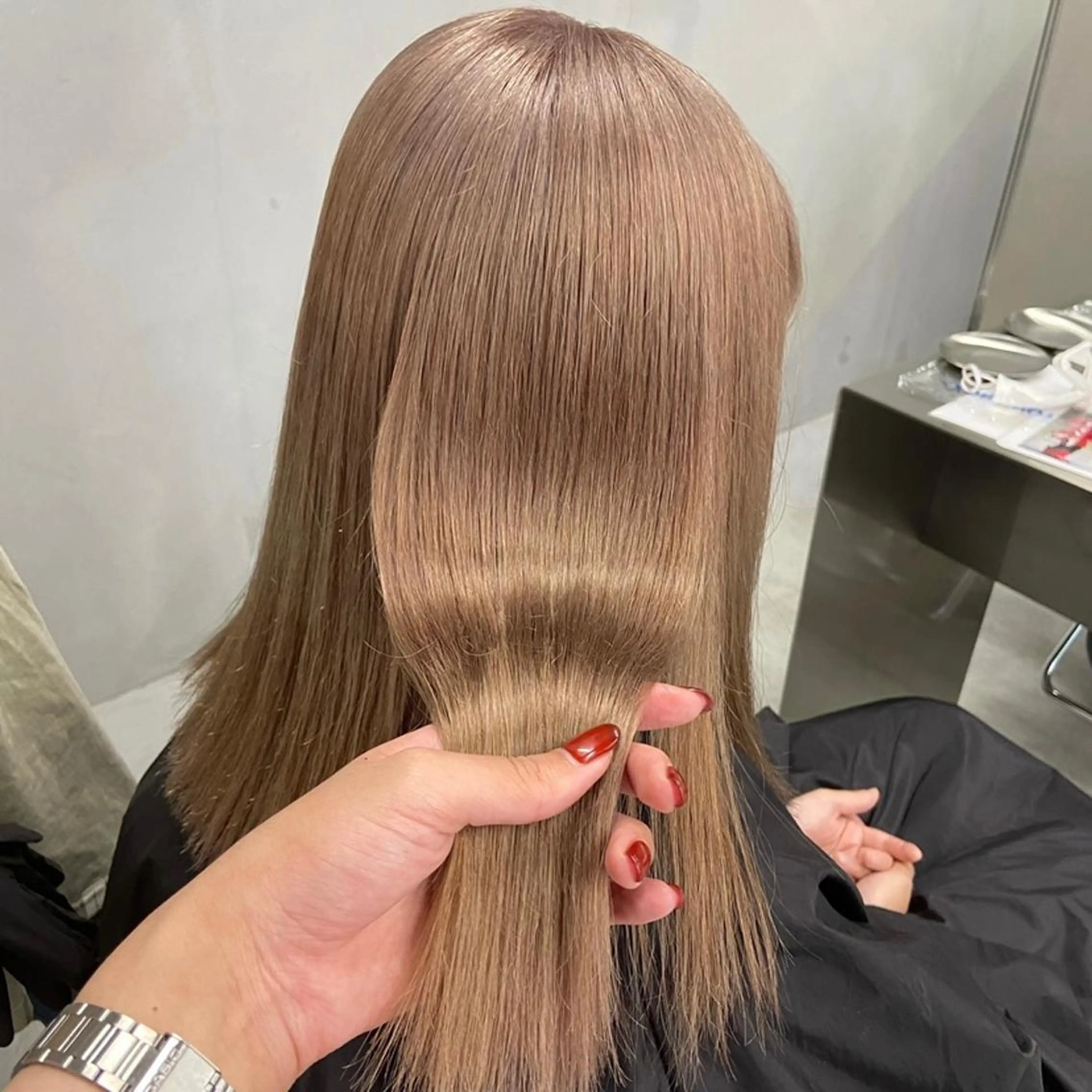 ロング カラー ベージュカラー ブリーチ ミルクティーベージュ ヘアカラー yuna/ボブカット /ハイトーンカラーのヘアスタイル