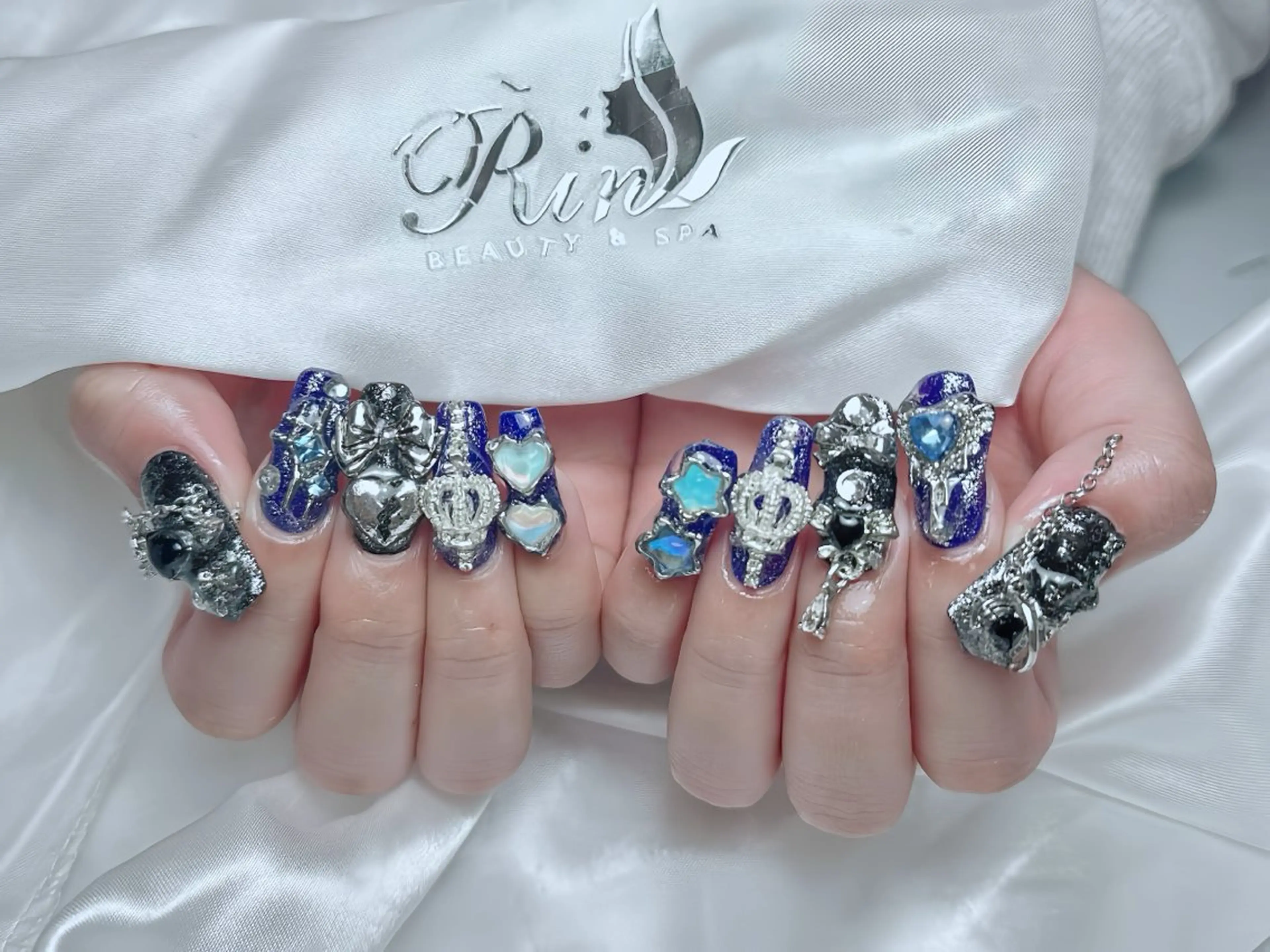 ネイル 成人式 ロングネイル ネイルチップ ハンドネイル Rin Nail 新大久保店のネイルデザイン