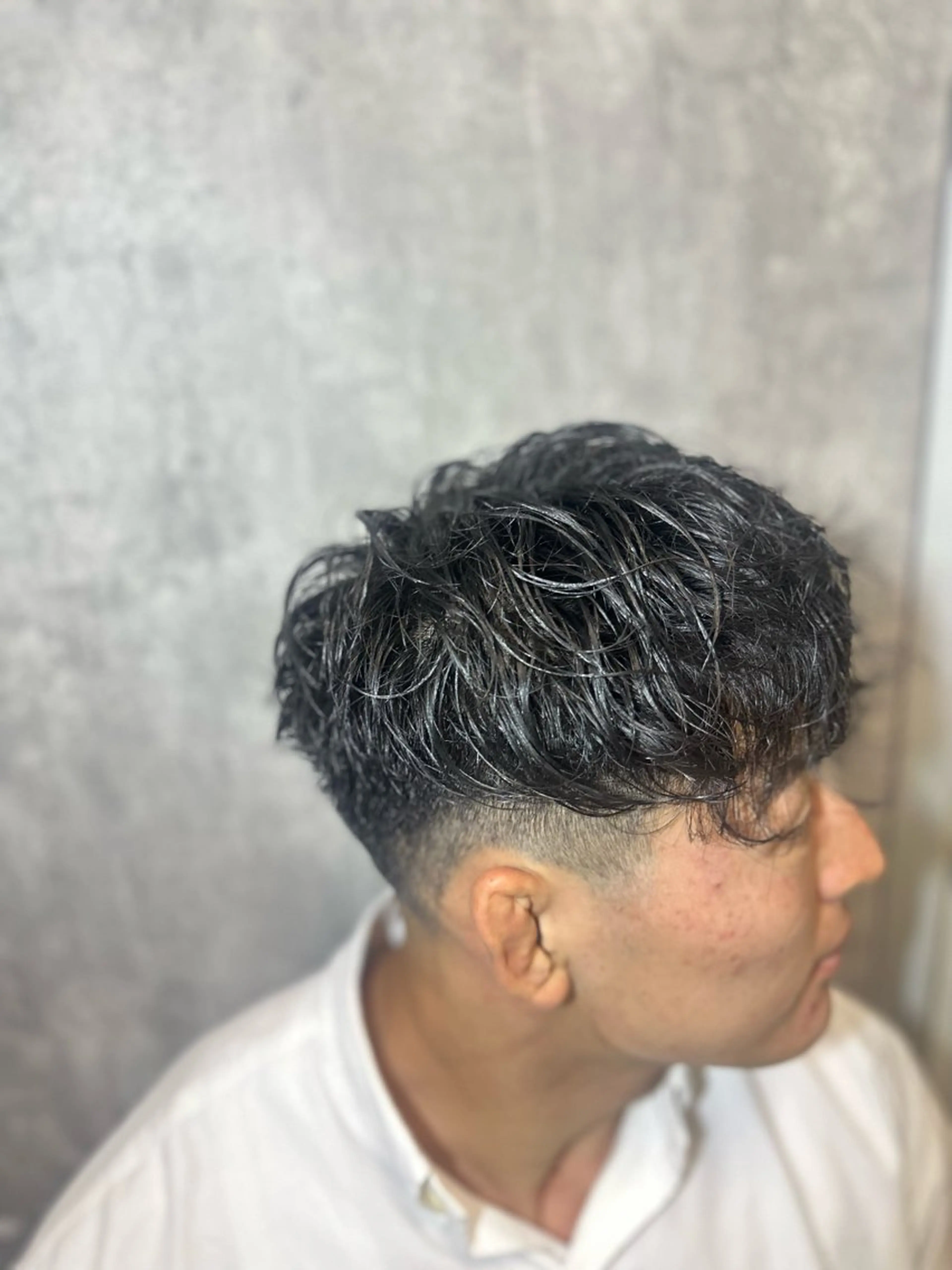 ミディアム パーマ メンズ ヒロ銀座 東京駅八重洲店所属・【メンズ専門】🔥 カミマンのヘアスタイル