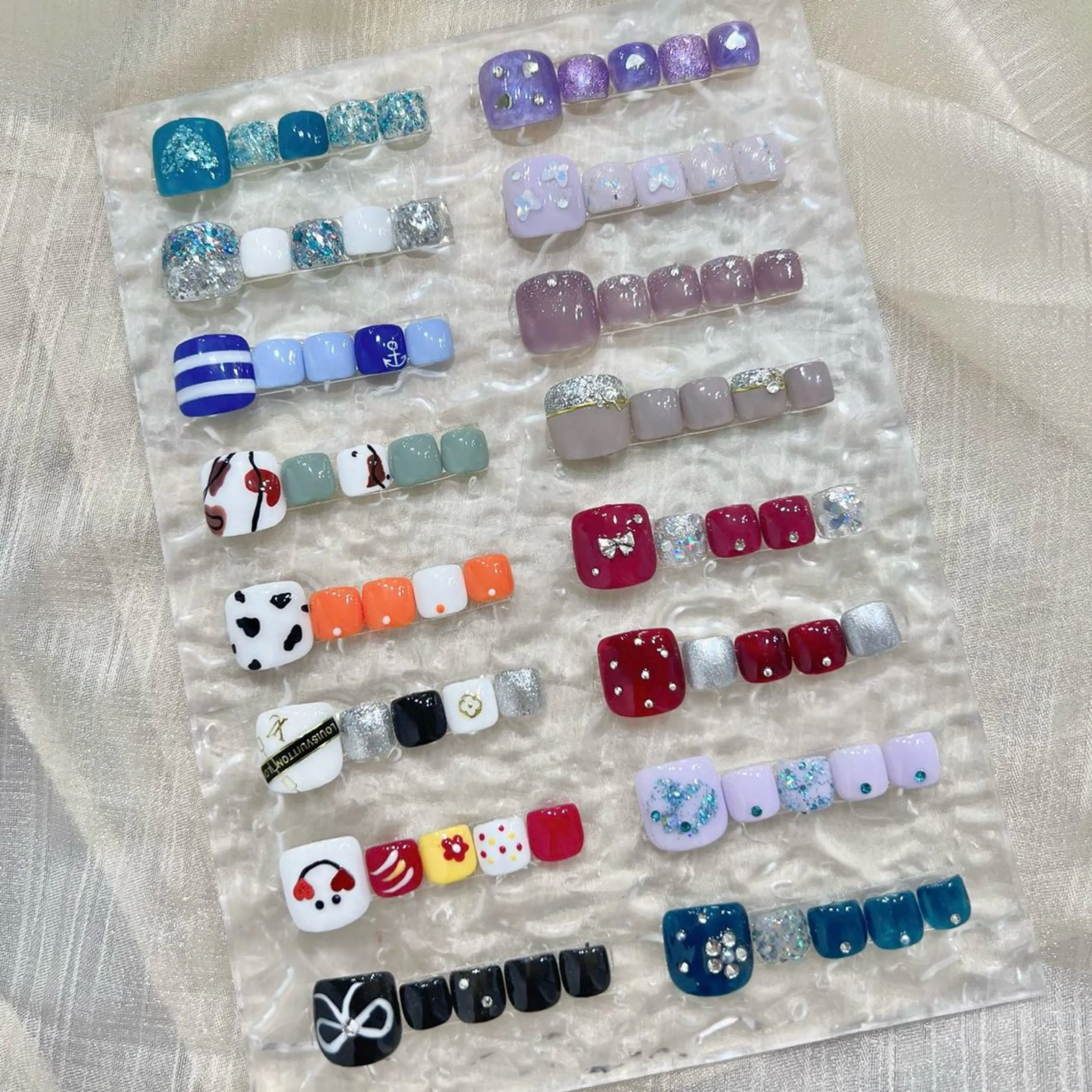 ネイル ハンドネイル フットネイル H3 Nail Tsuki🦋💙のネイルデザイン