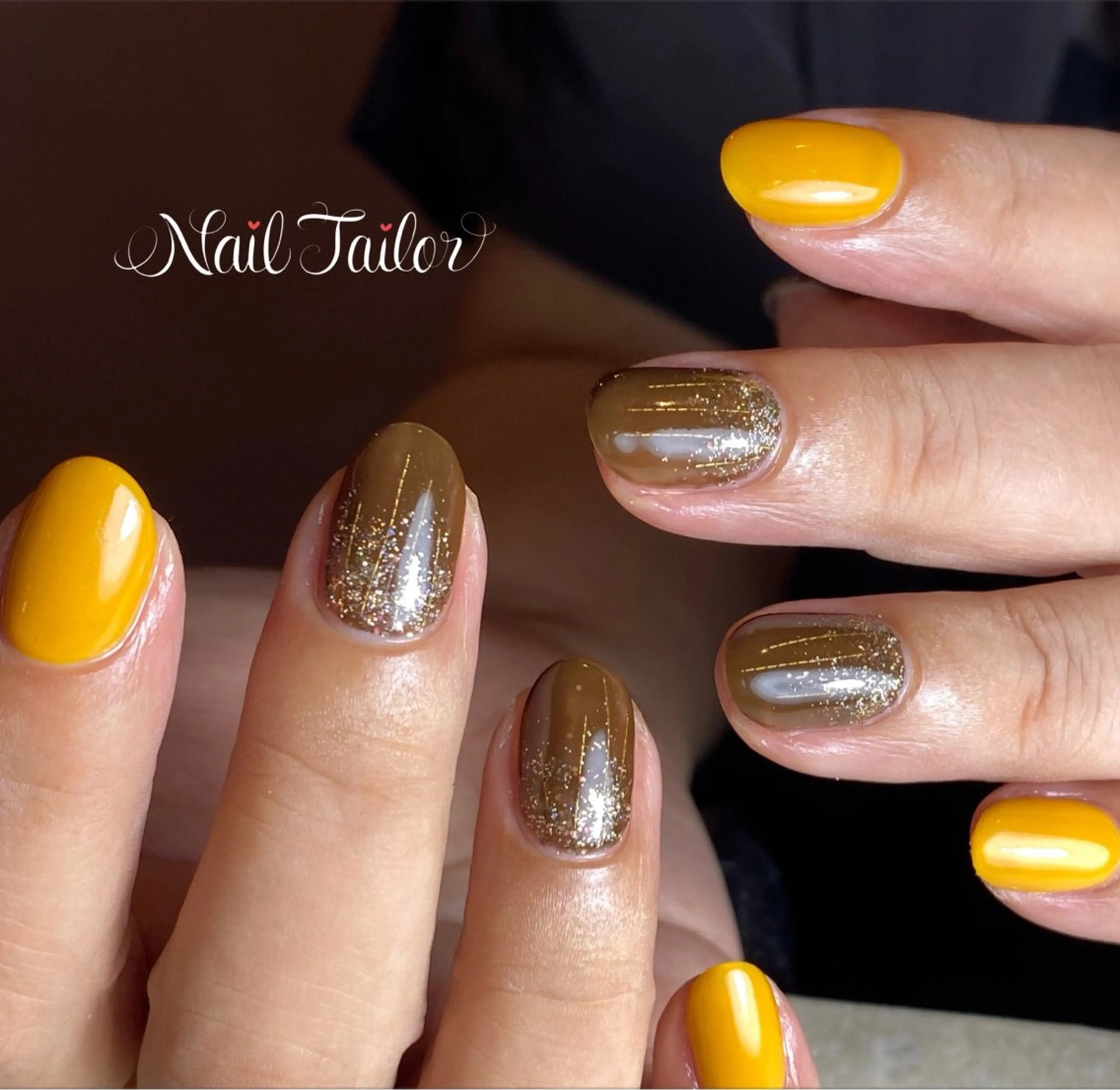 ネイル ブラウン ジェルネイル キラキラネイル ワンカラーネイル 黄色 ハンドネイル NailTailor ネイルテイラーのネイルデザイン