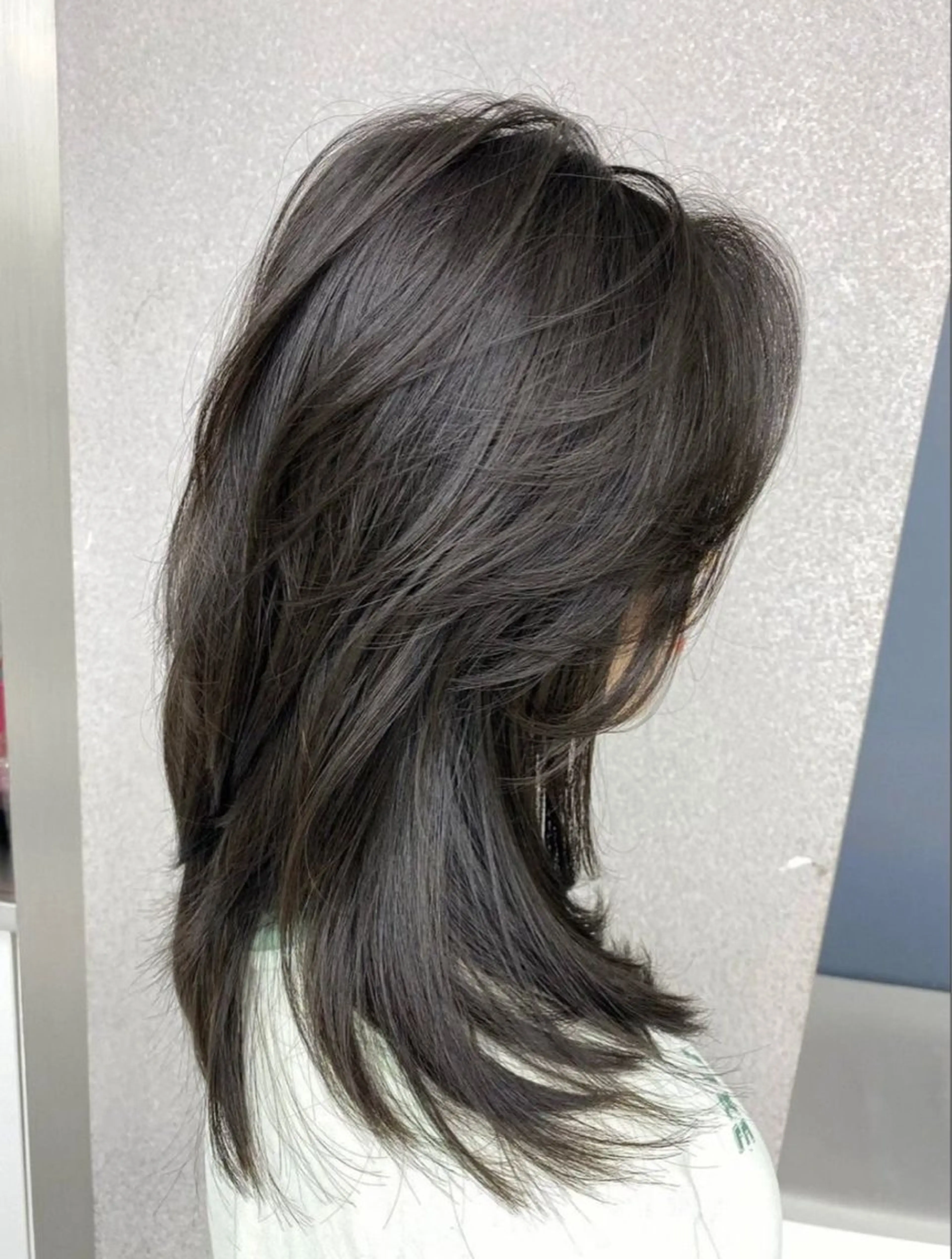 セミロング 愛瑠奈 erunaのヘアスタイル