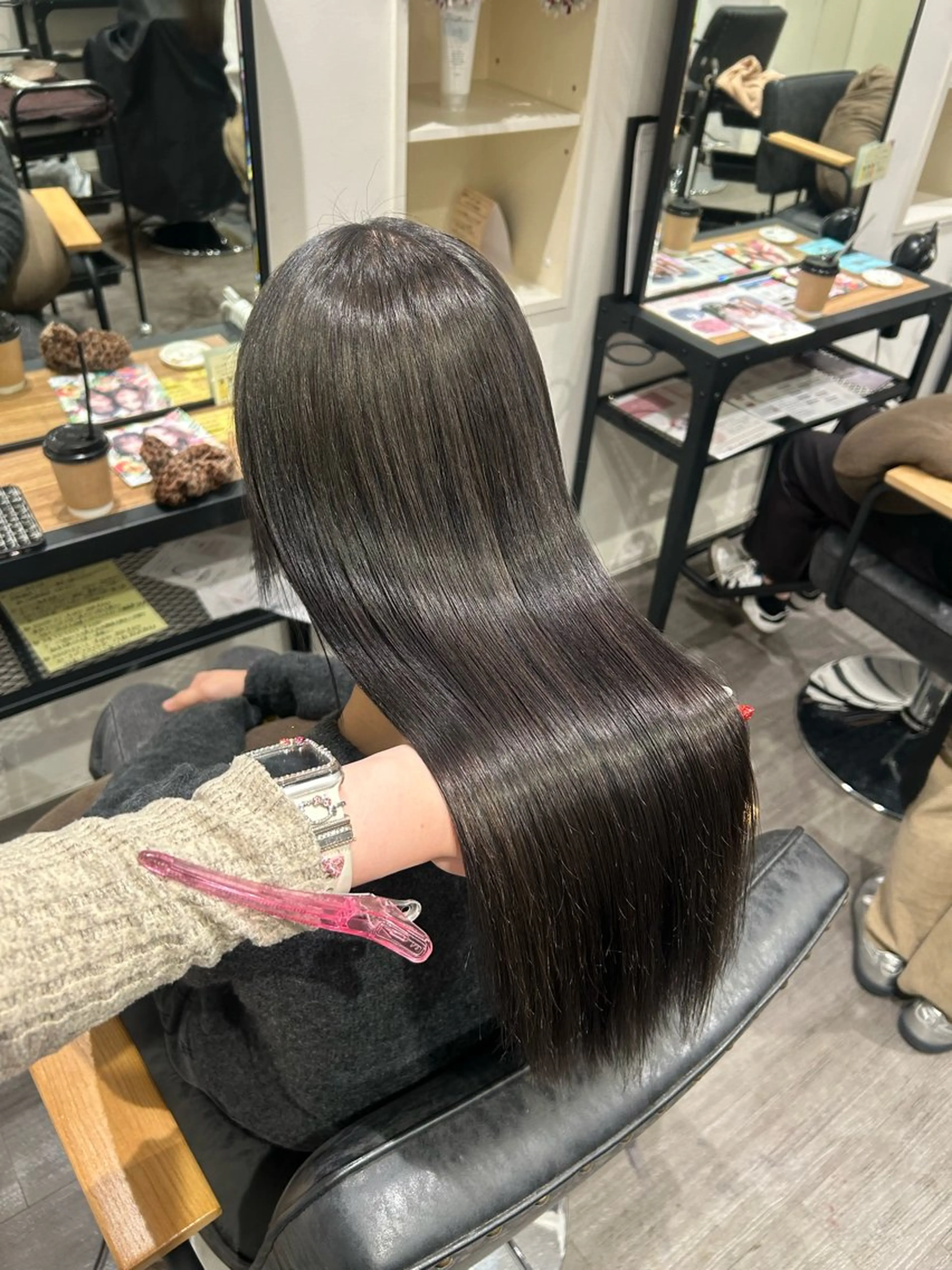 ロング カラー ブリーチ グレージュ アイスグレージュ シルバー ヘアカラー トリートメント cocotte 💟草間紫音💟のヘアスタイル