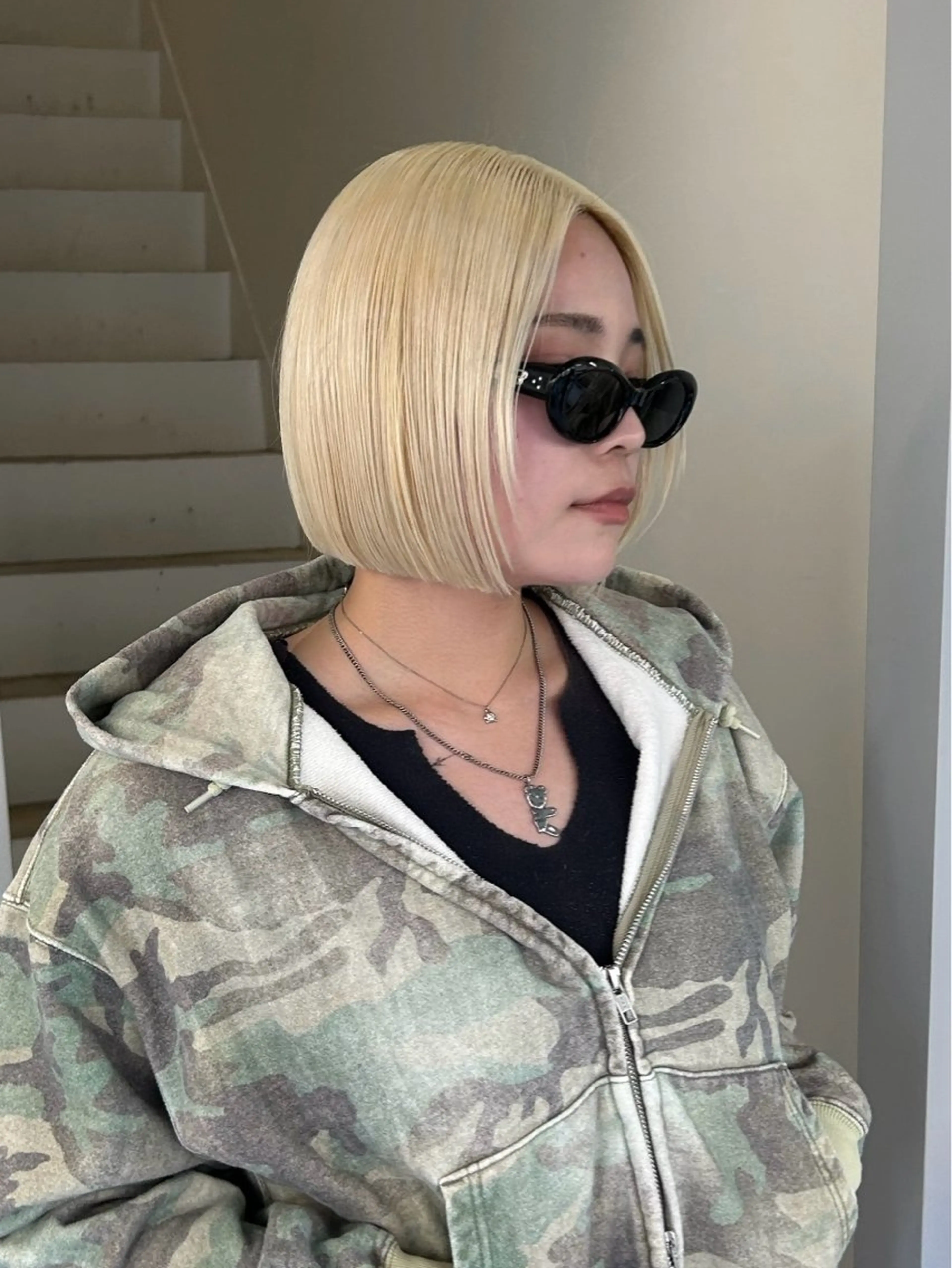 ショート カラー 抜きっぱなしブロンド ブロンド ボブ ヘアカラー 松原 朱里のヘアスタイル