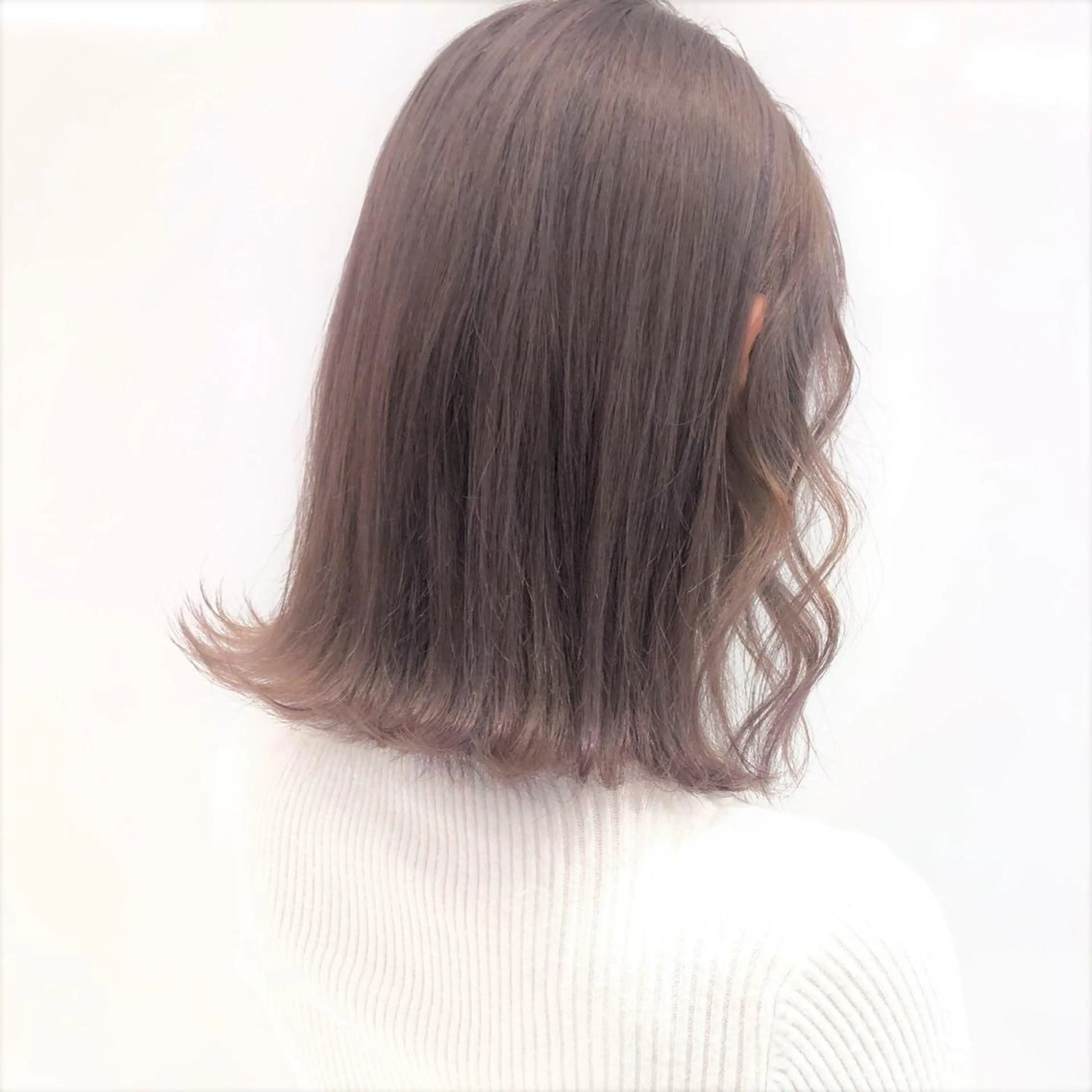 ミディアム カラー ベージュカラー ラベンダーカラー ラベンダーベージュ ミルクティーベージュ 相川 愛実のヘアスタイル