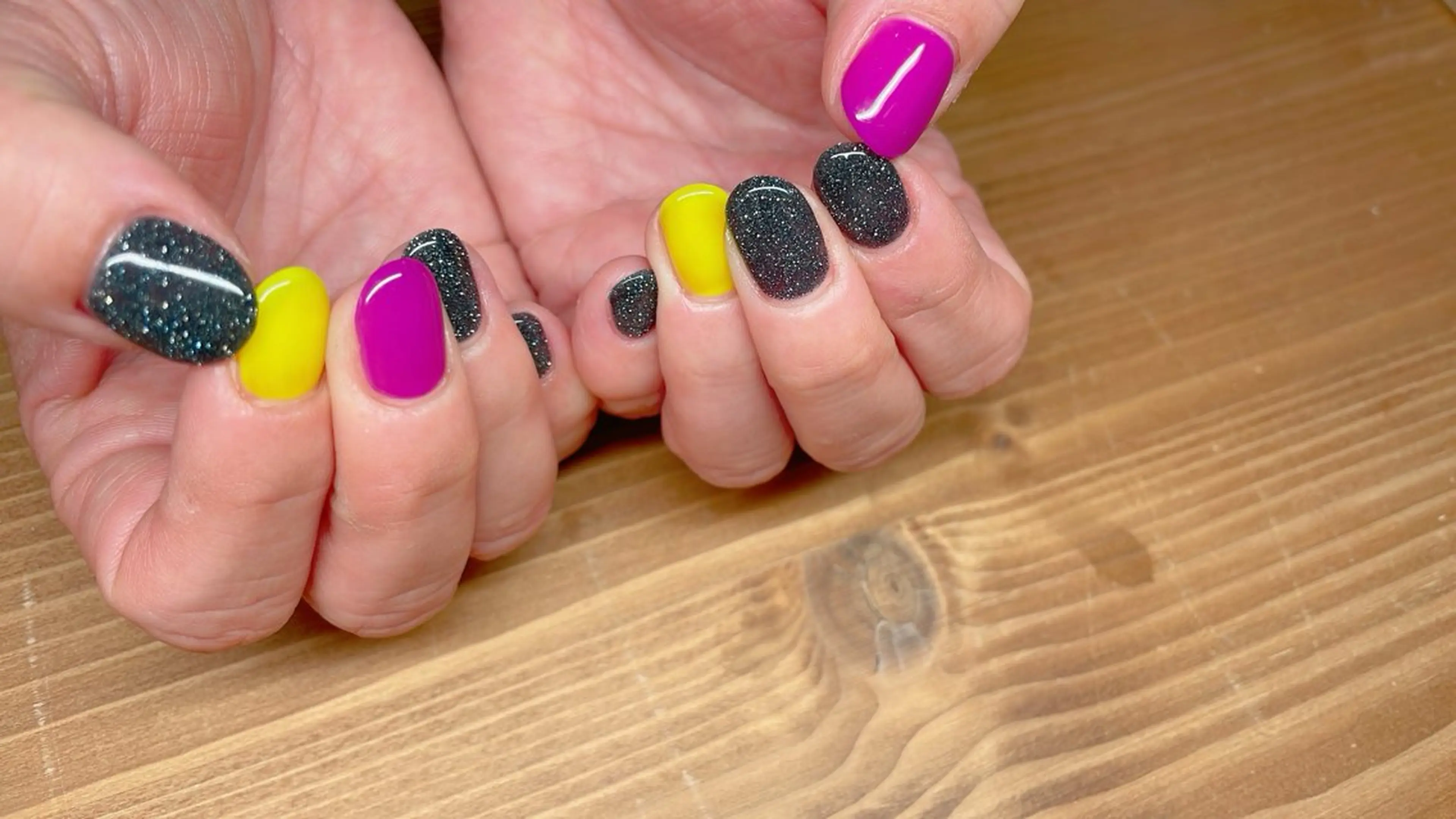 ネイル オーロラネイル 桜ネイル フラッシュネイル フラワーネイル ジェルネイル nailroom  OHANA所属・nailroom OHANA🌴のネイルデザイン