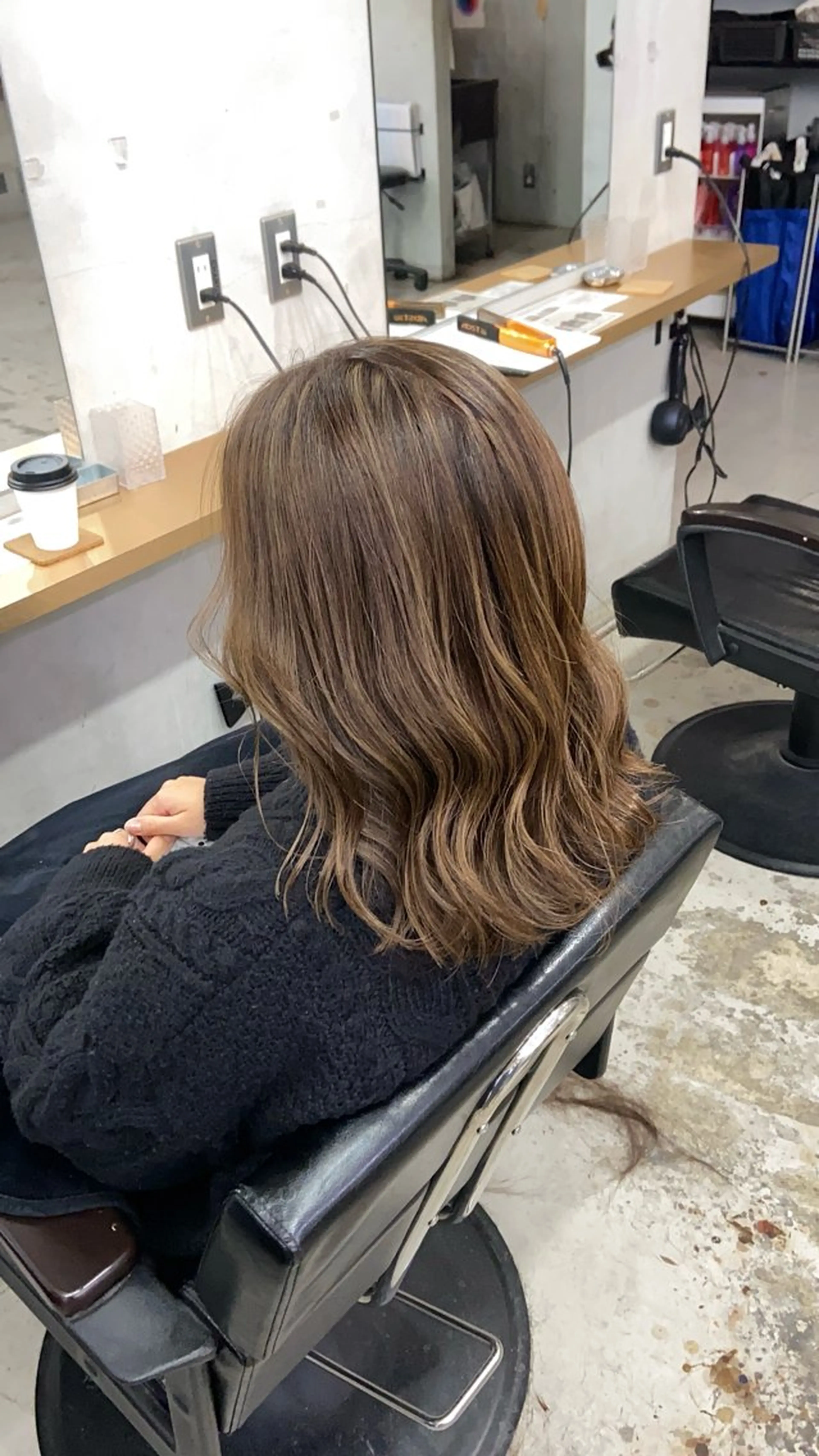 セミロング カラー ベージュカラー ハイライトカラー ハイライト ヘアカラー 安住 日花のヘアスタイル