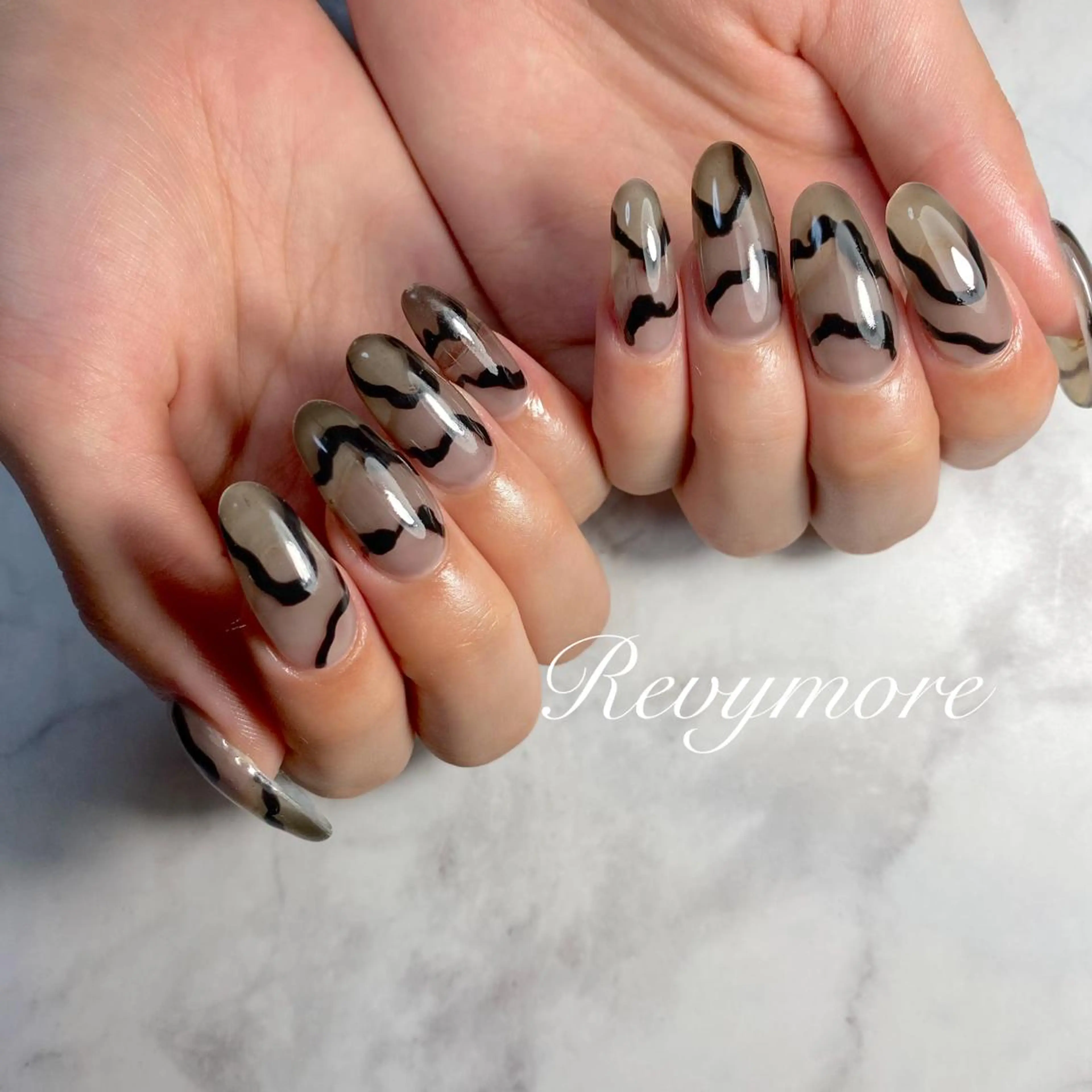 ミディアム ネイル 韓国風ヘア ジェルネイル キラキラネイル 韓国ネイル ニュアンスネイル nail salon Revymore所属・nail salon Revymoreのネイルデザイン