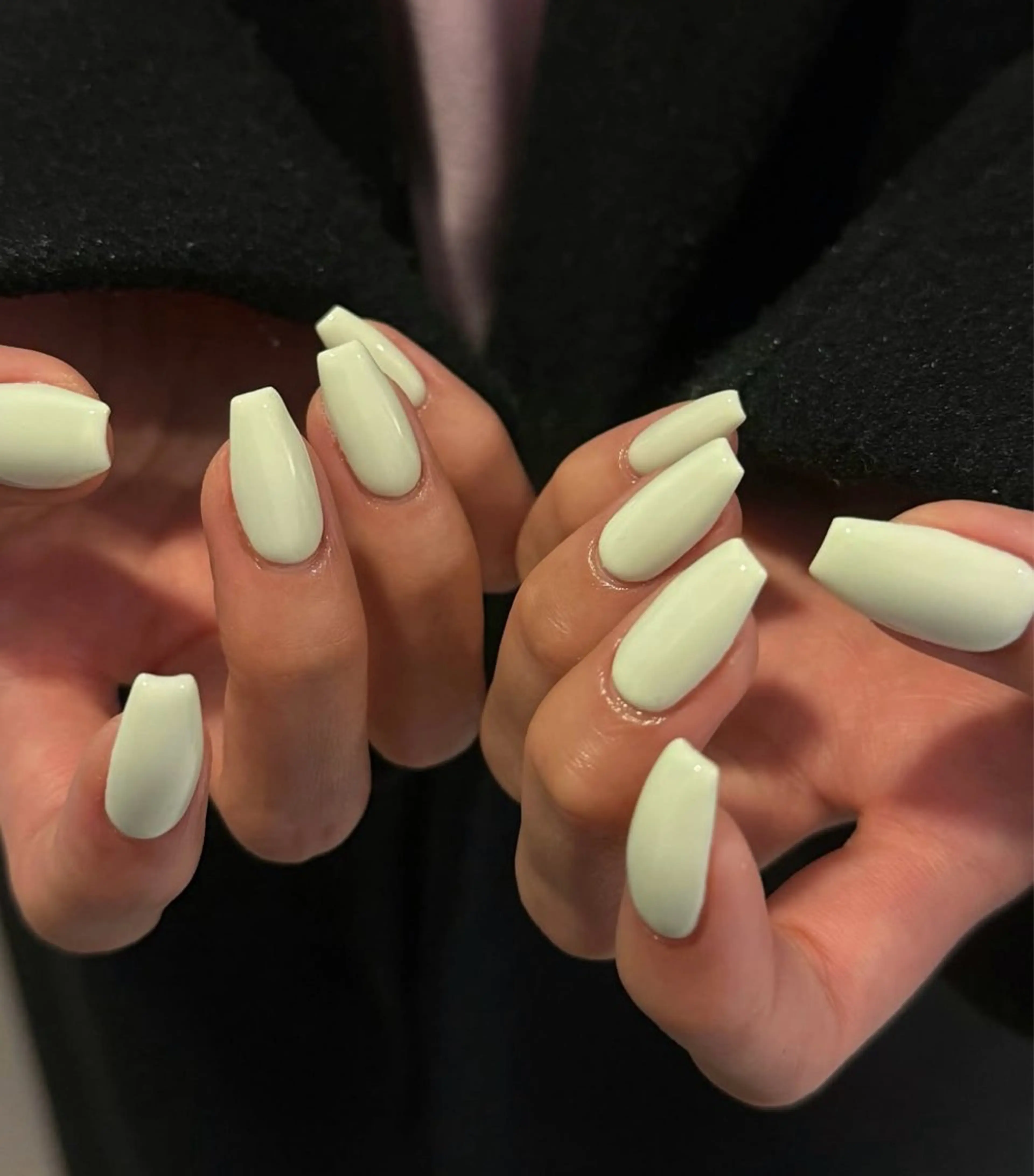 ネイル グリーン ワンカラーネイル シンプルネイル ハンドネイル BERA NAILSのネイルデザイン