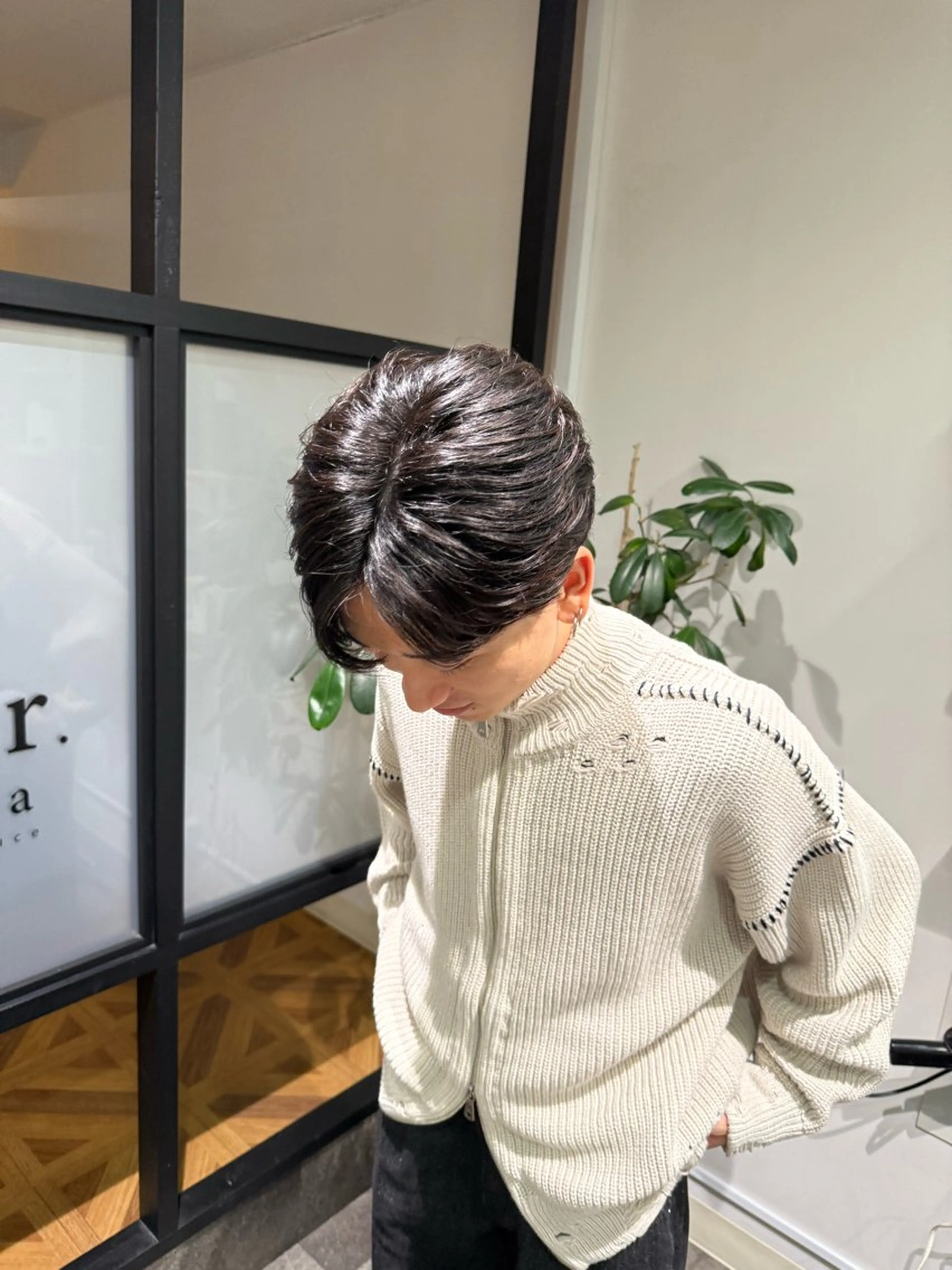 パーマ メンズ センターパート フェザーパーマ メンズパーマ est-r. Shionのヘアスタイル