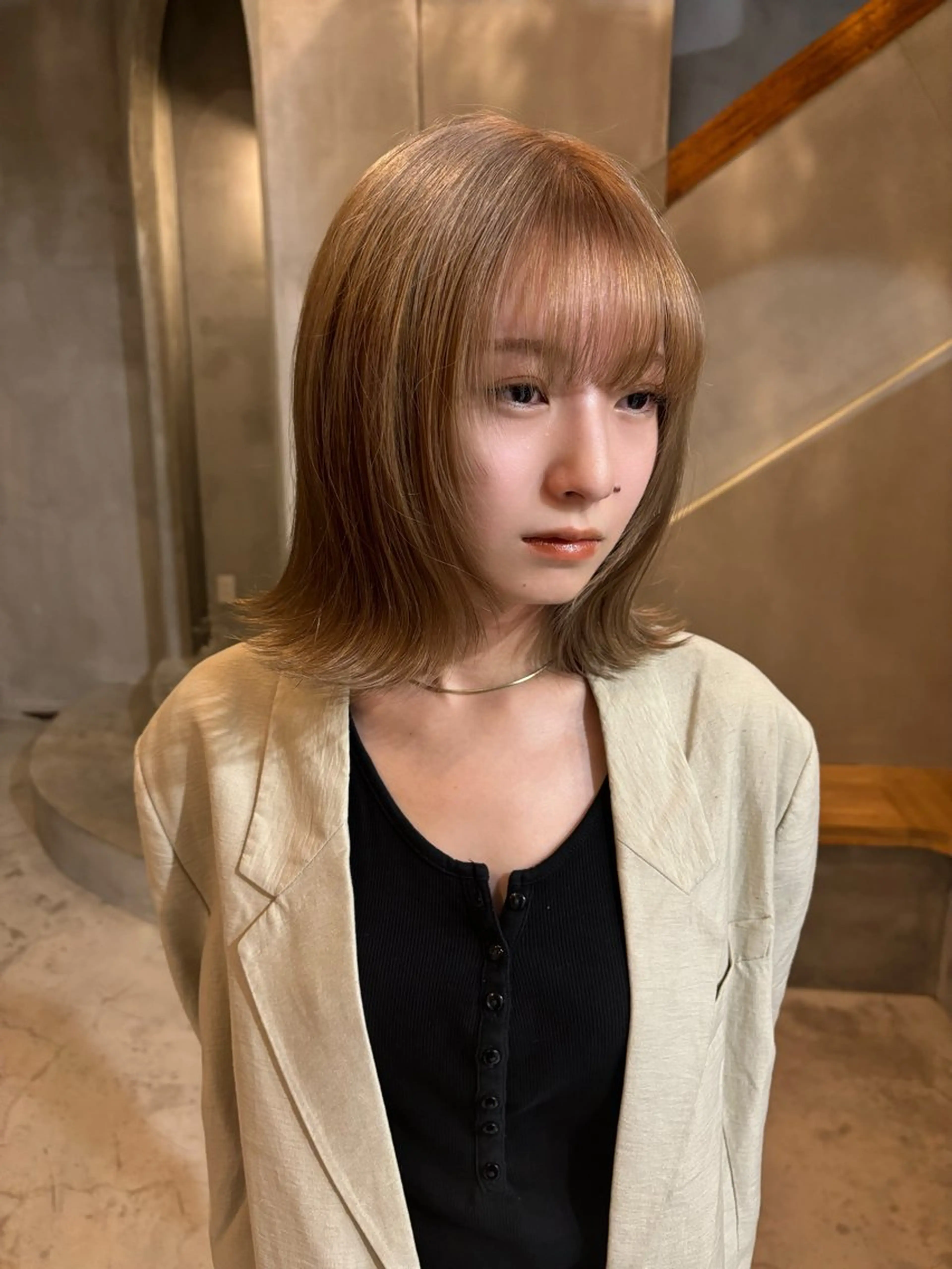 ショート カラー ベージュカラー ヘーゼル 小西 萌々香のヘアスタイル