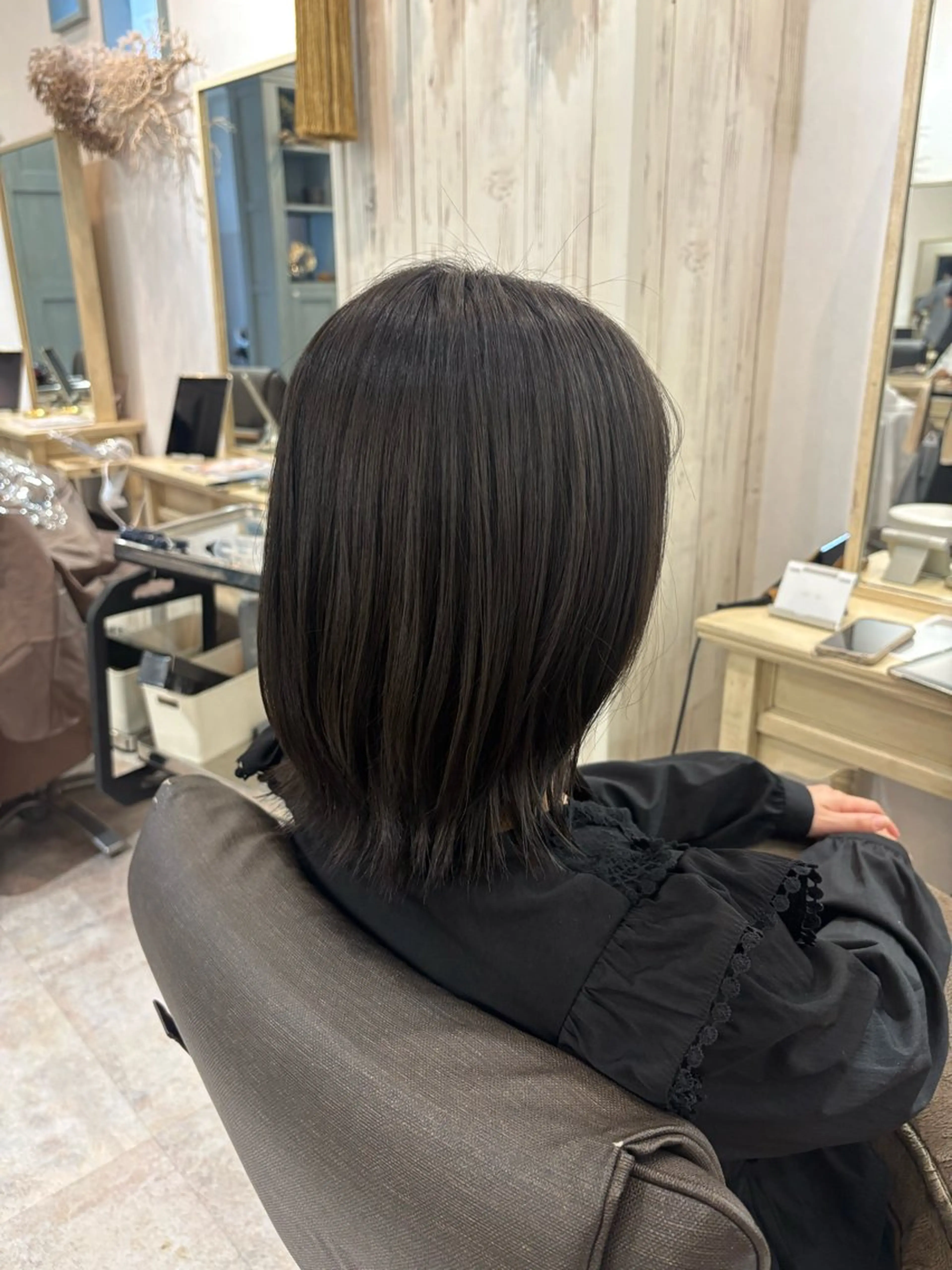 ミディアム カラー ダークグレー ヘアカラー トリートメント 艶カラー/縮毛矯正/ レイヤー/栄/あやかのヘアスタイル