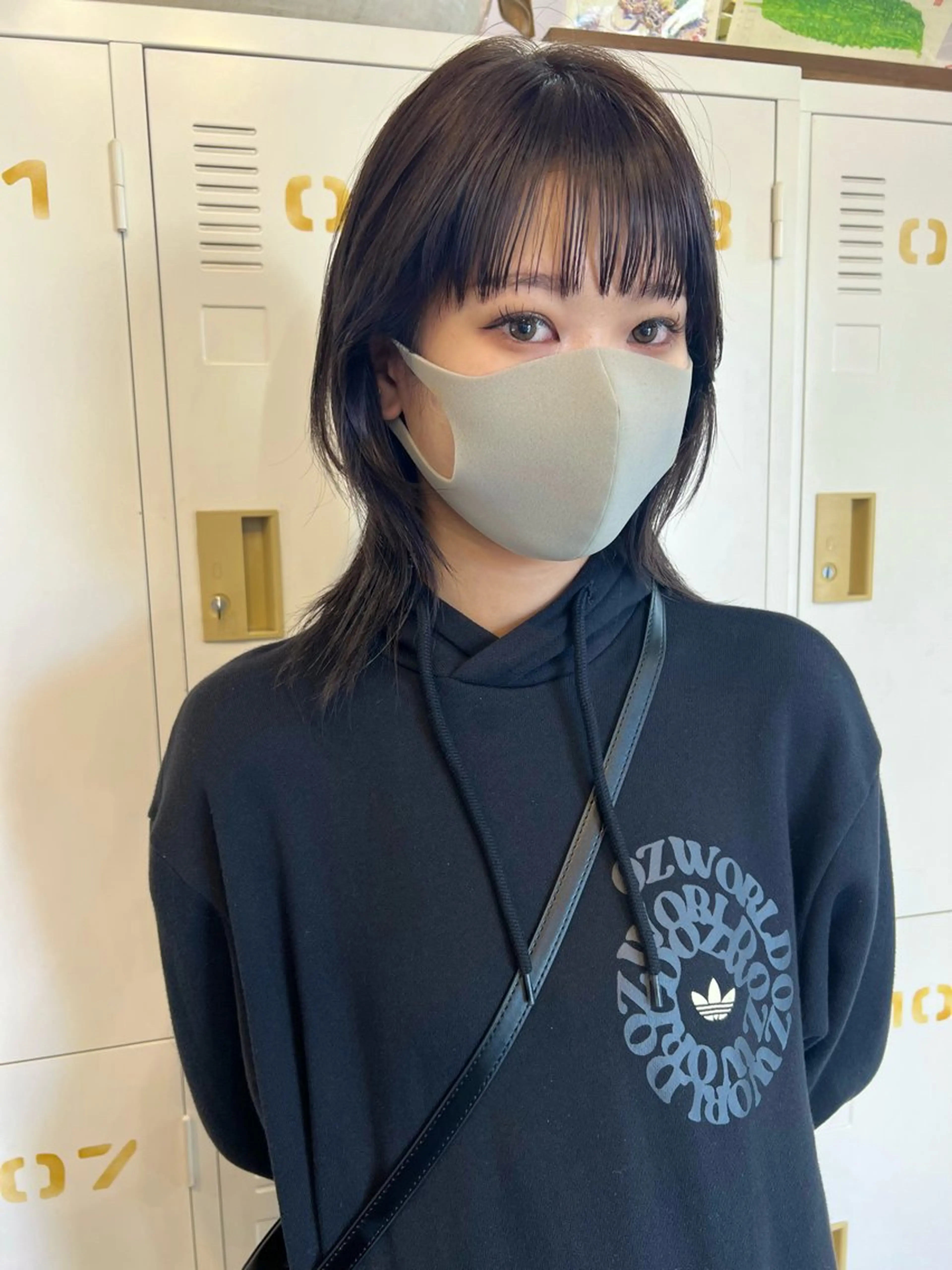 ミディアム カラー グレージュ オリーブグレージュ オリーブグレー LOMARLIE JURIAのヘアスタイル