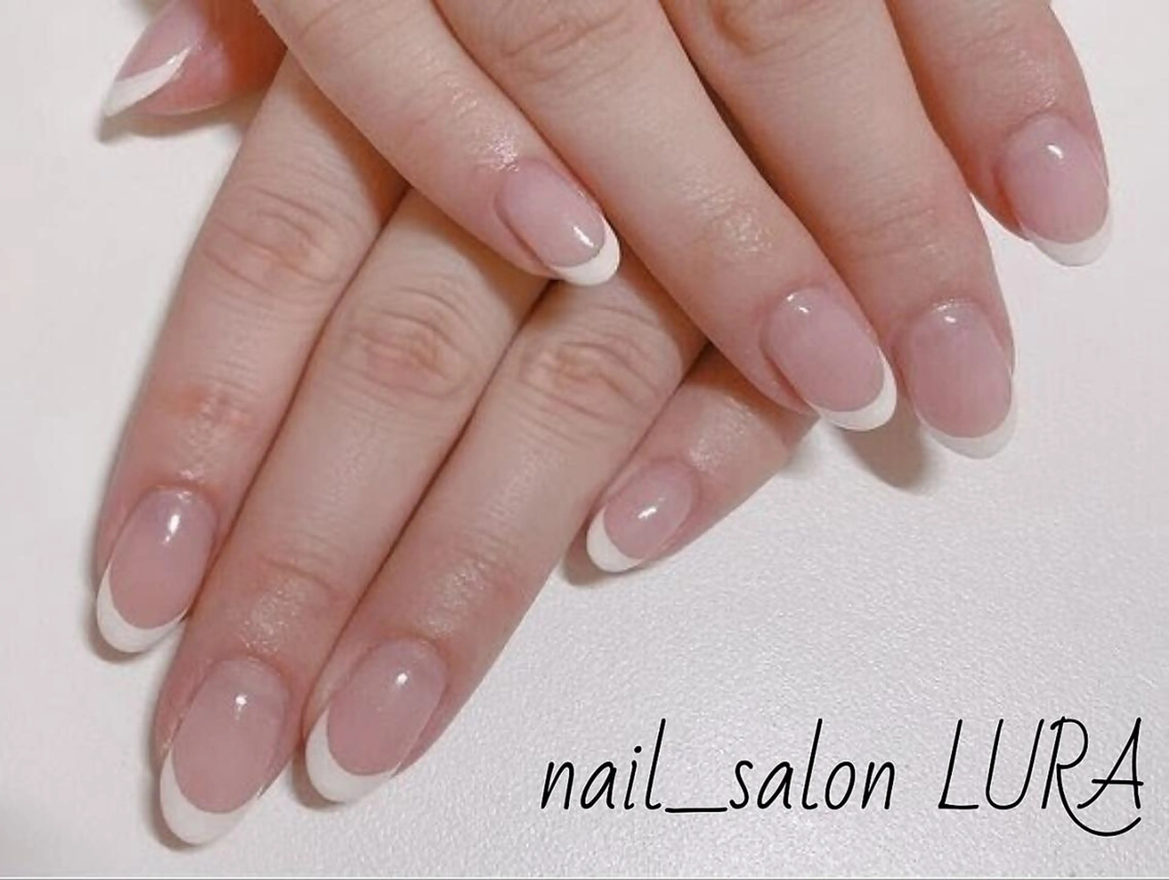 ハンド⭐️オフ込　フィルインフレンチ(ラメライン無)　￥6300→￥4400の写真