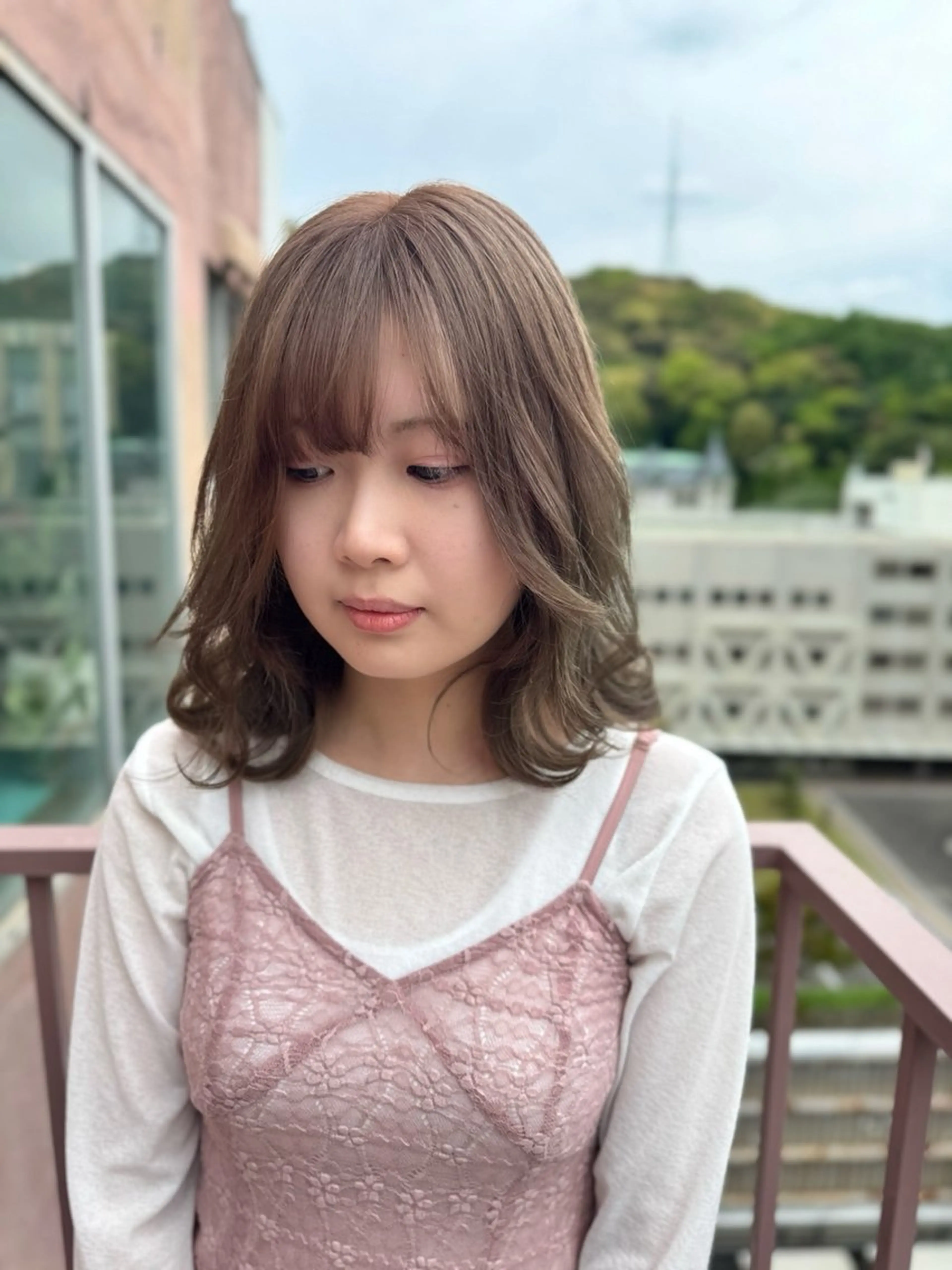 ミディアム カラー ベージュカラー ミルクティーベージュ ヘアカラー Viage （ビアージュ）のヘアスタイル