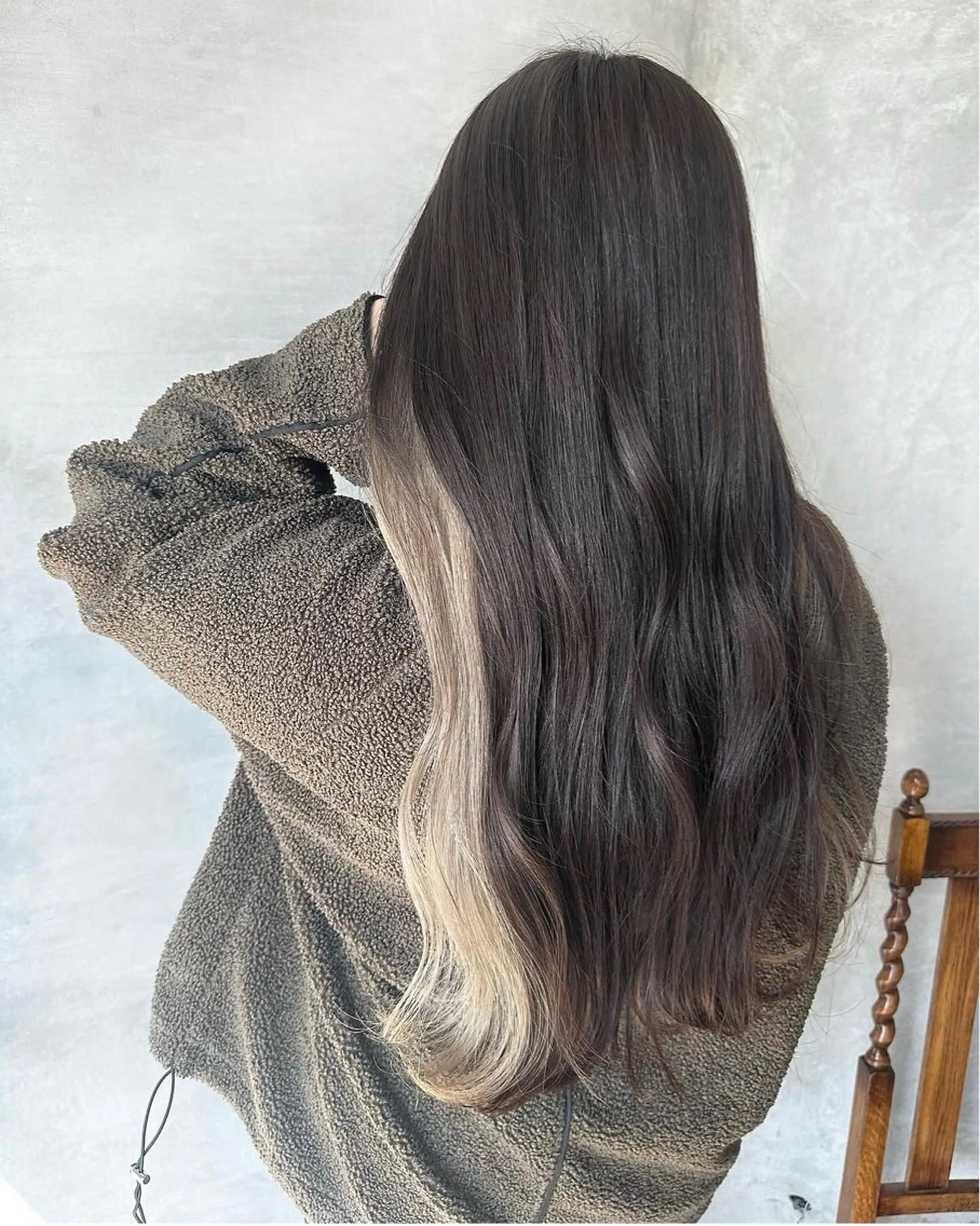 ロング カラー グレージュ インナーカラー ヘアカラー Chlan所属・石井 みいみのヘアスタイル