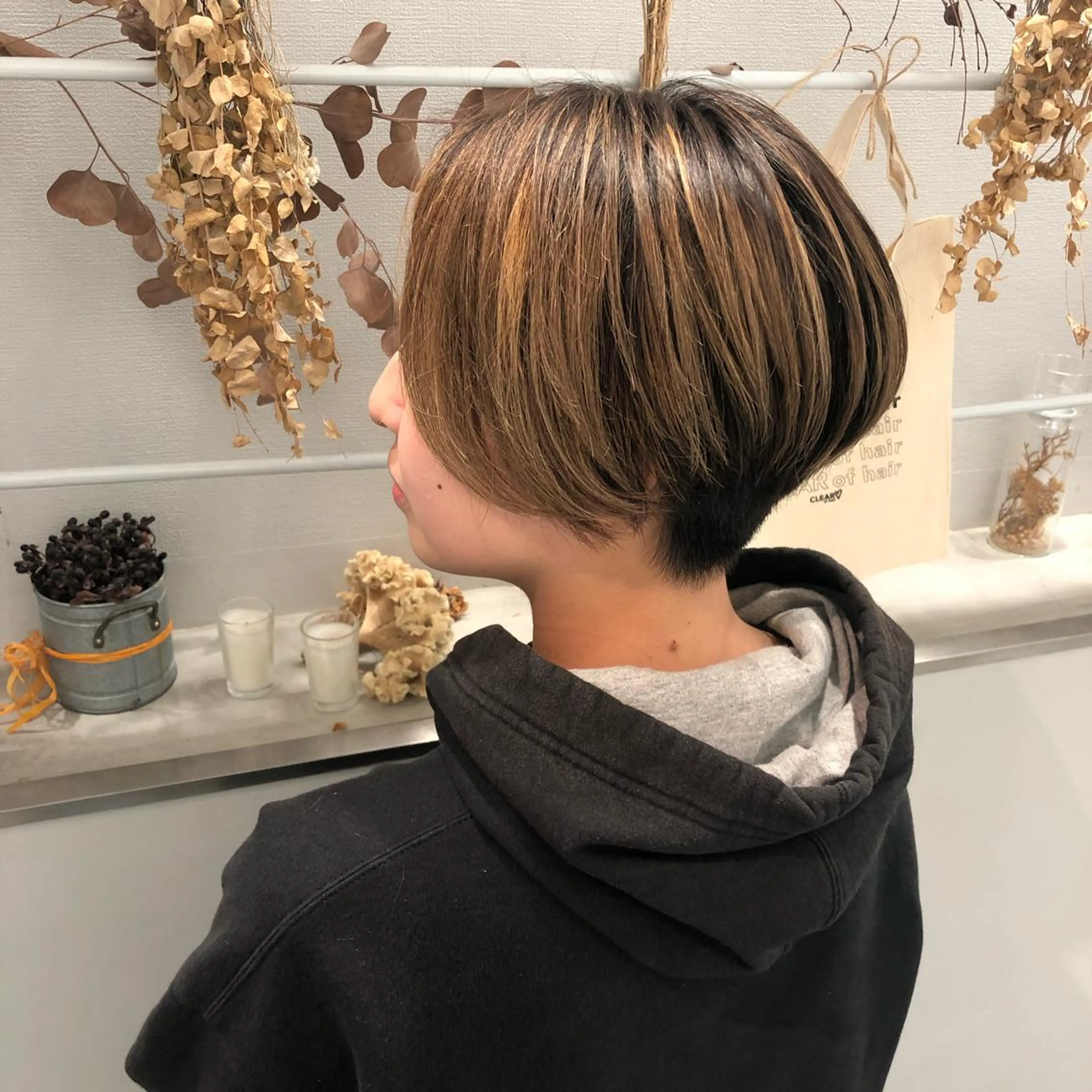 ショート ショートヘア 刈り上げ 柏木  彩花のヘアスタイル