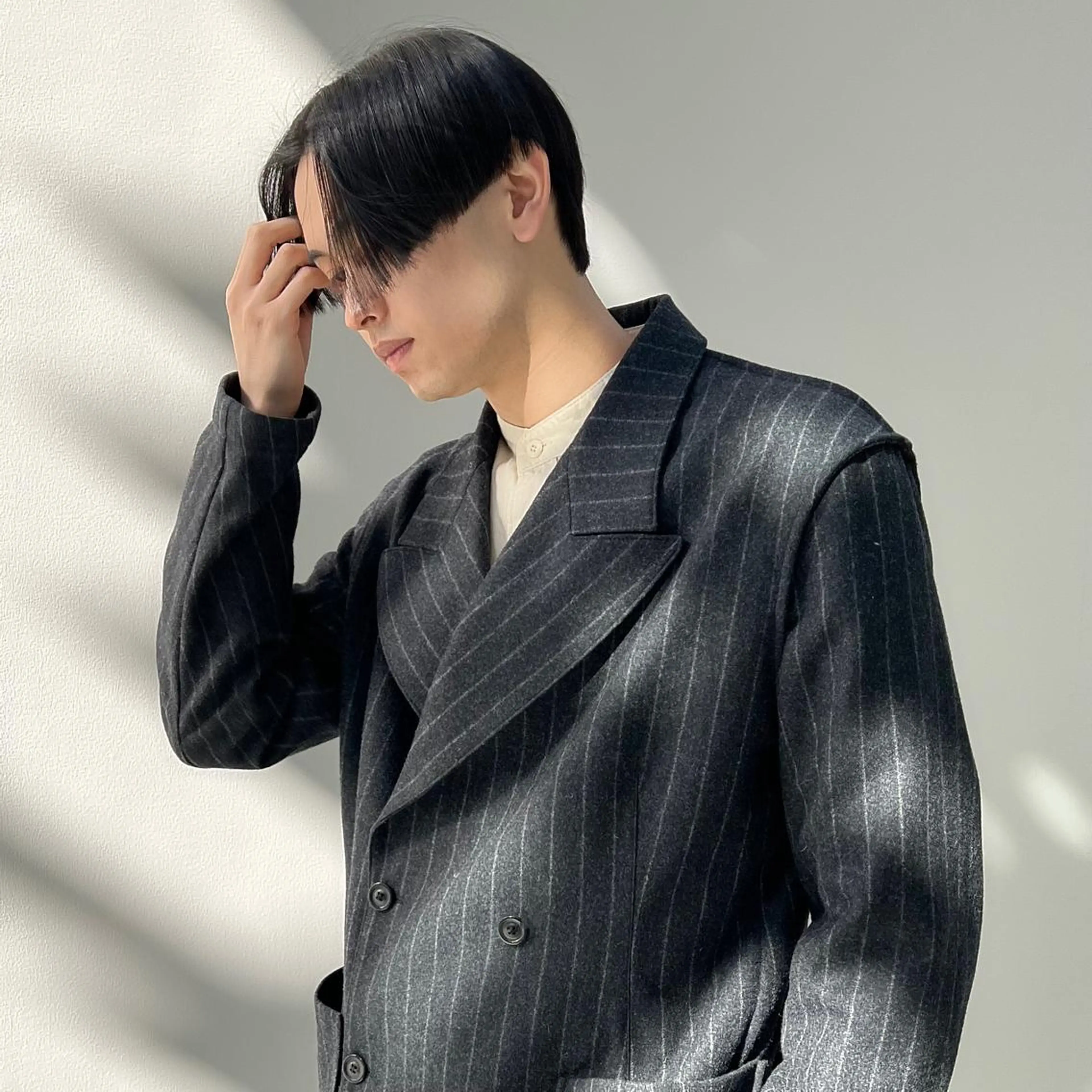 メンズ メンズハイトーン カルマパーマ メンズ韓国風 マッシュウルフ マッシュ カット マンツーマン×半個室 まちだきょうすけのヘアスタイル