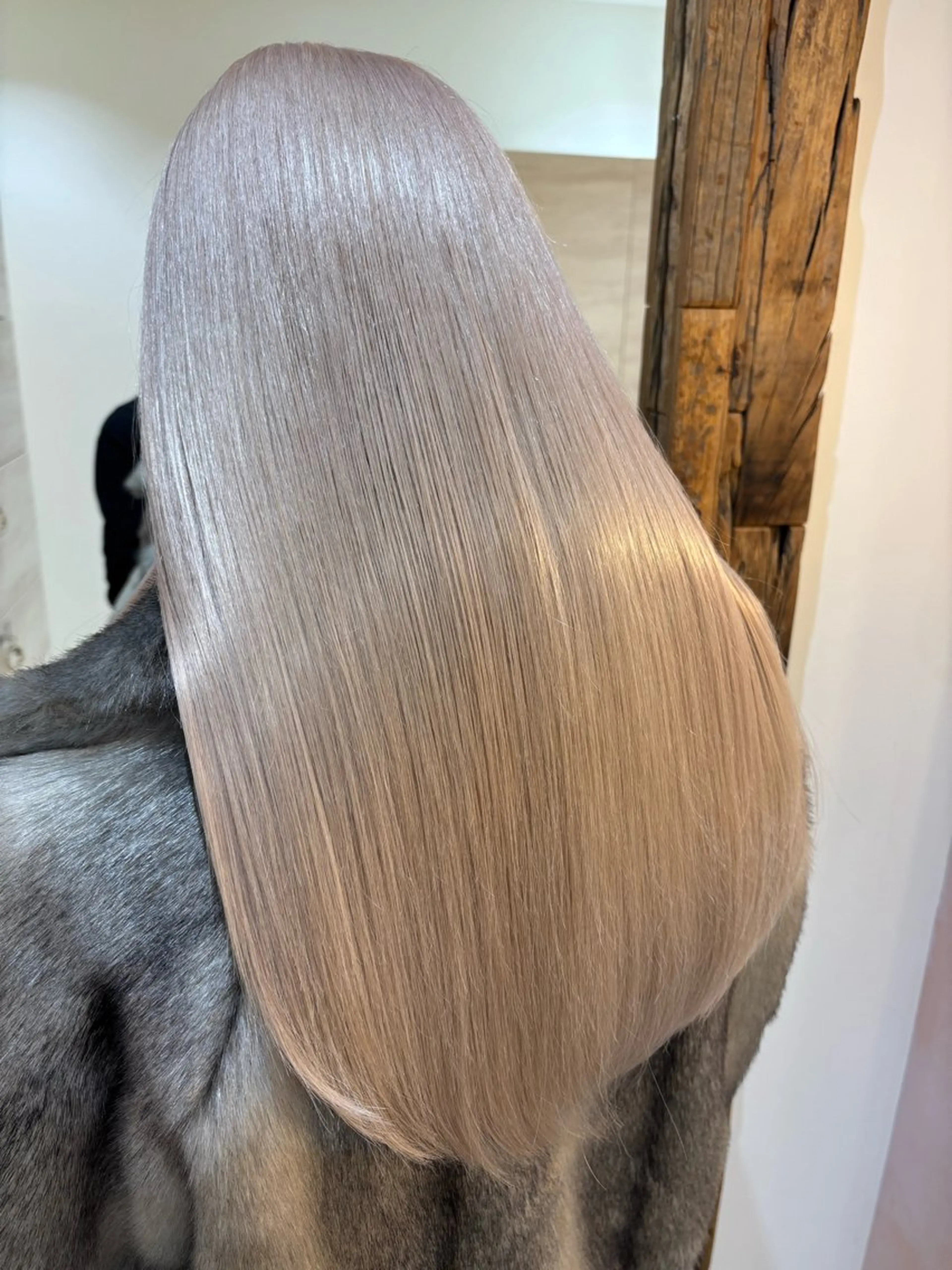 カラー 新田 章太郎のヘアスタイル
