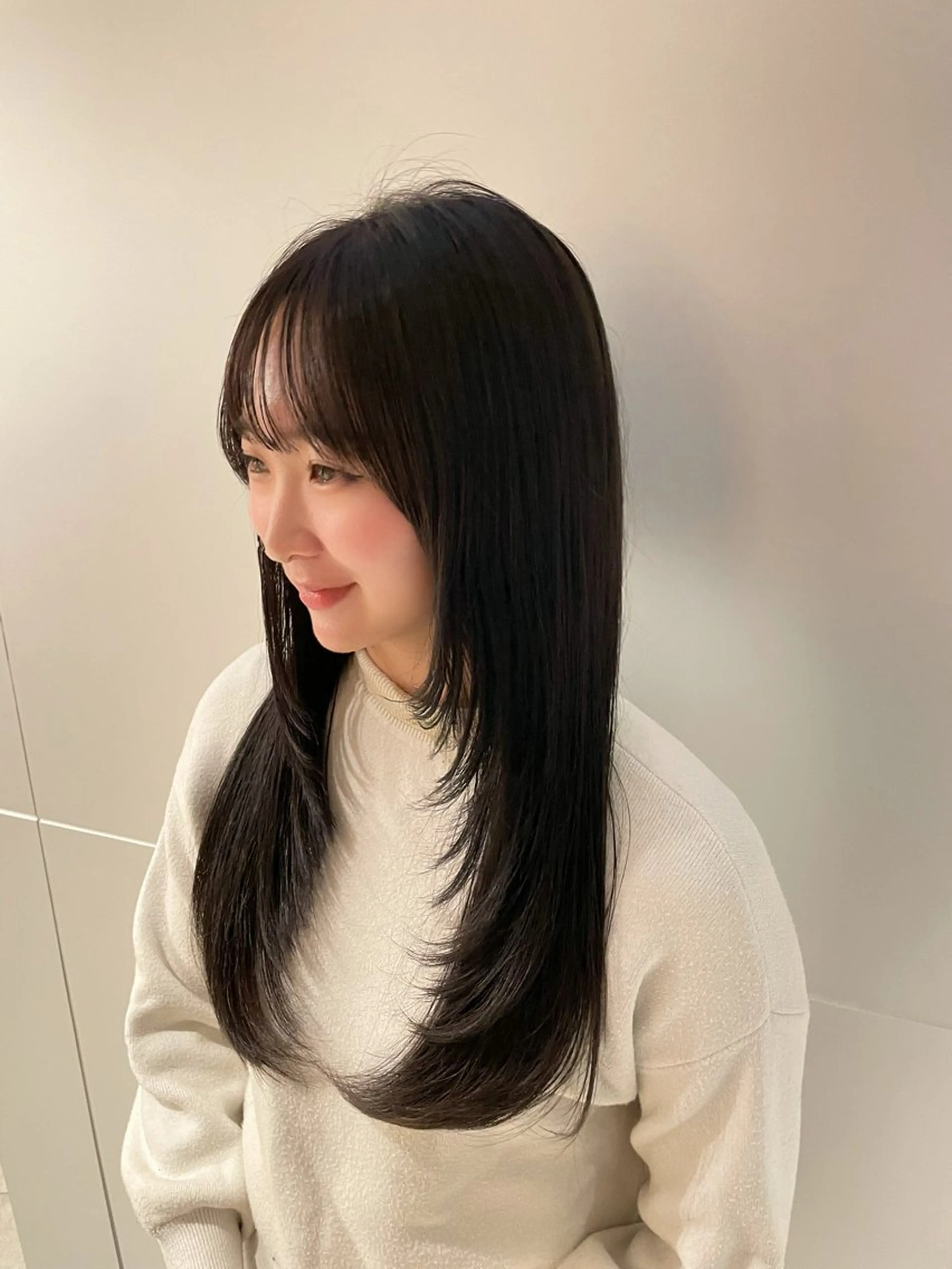 セミロング チョコレートブラウン くびれヘア 顔まわりレイヤー 顔周りカット ヨシンモリ カット 田邉 偉楓のヘアスタイル