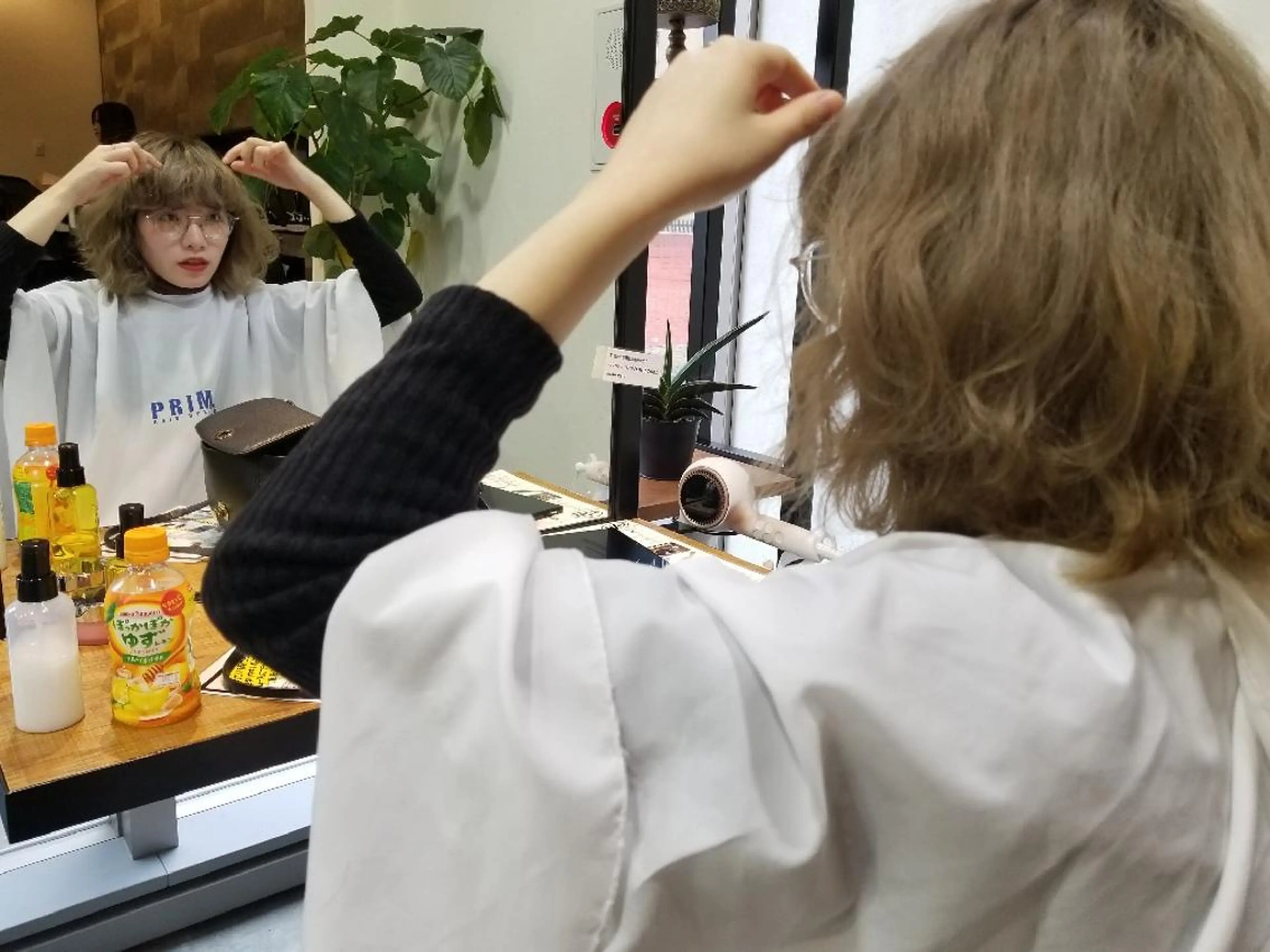 ショート カラー 谷 結奈のヘアスタイル