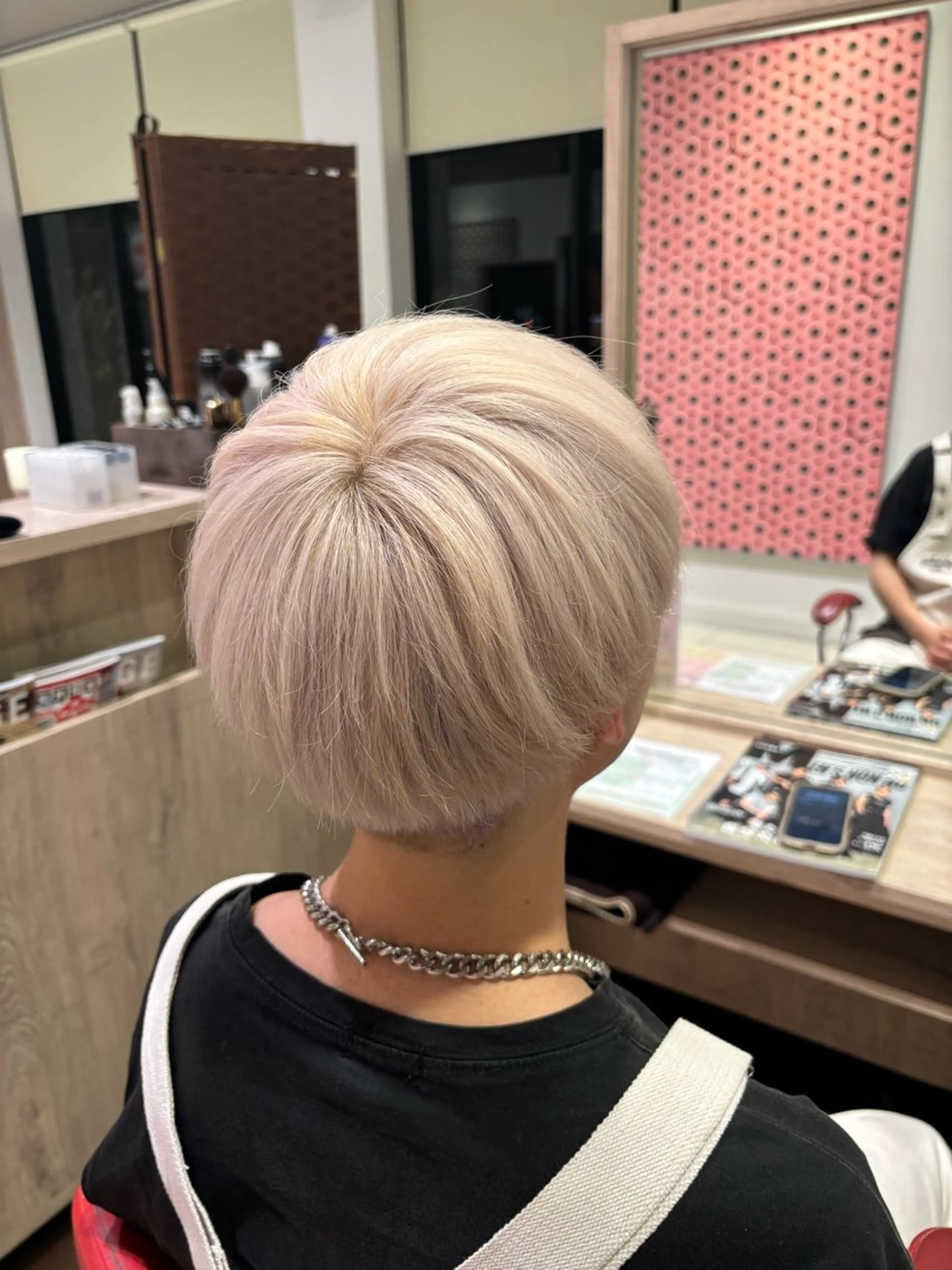 カラー メンズ シルバー 渡部 優衣のヘアスタイル