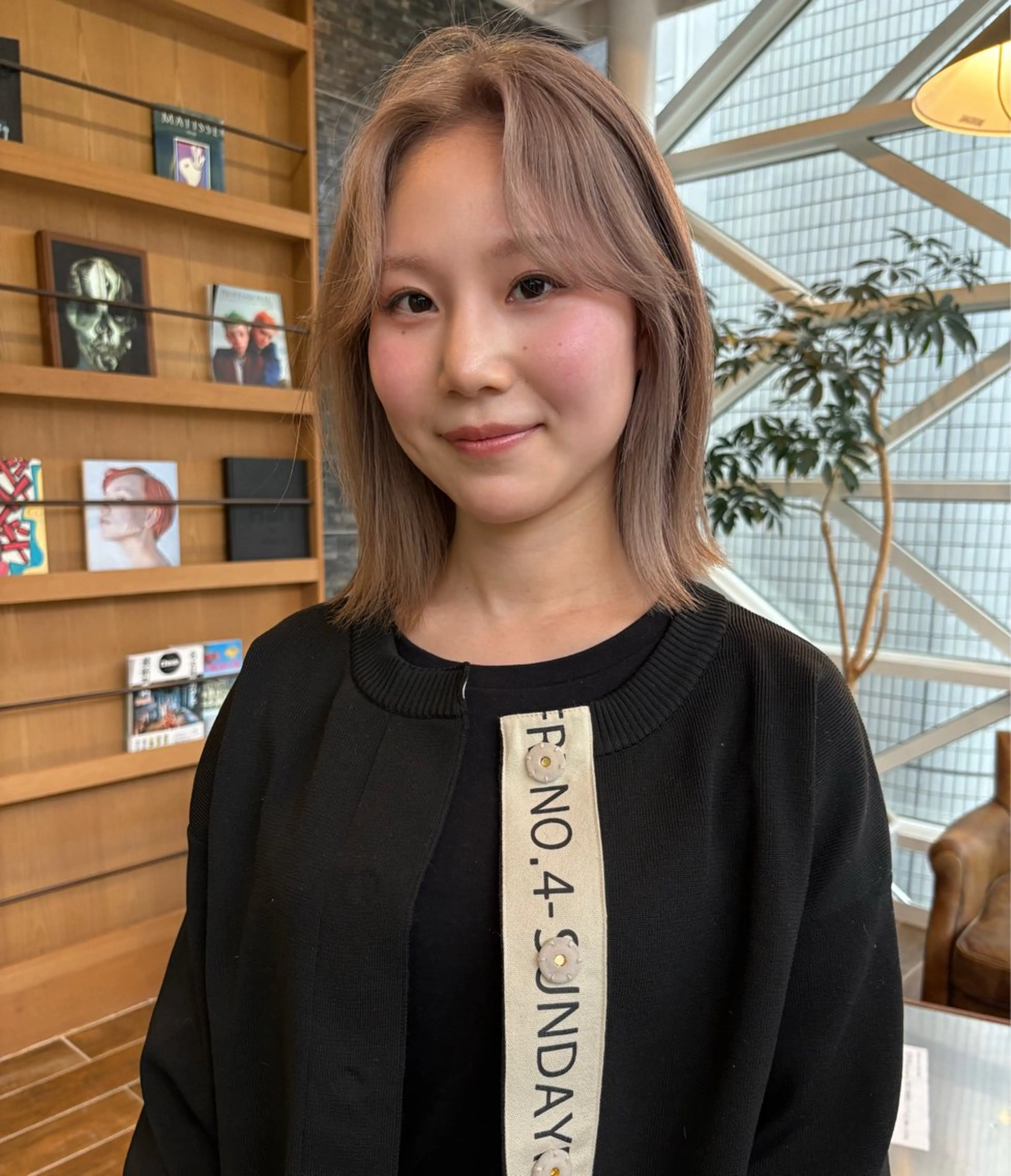 ミディアム カラー ベージュカラー ミルクティーベージュ 酸性ストレート/ 暖色カラー/ココネのヘアスタイル