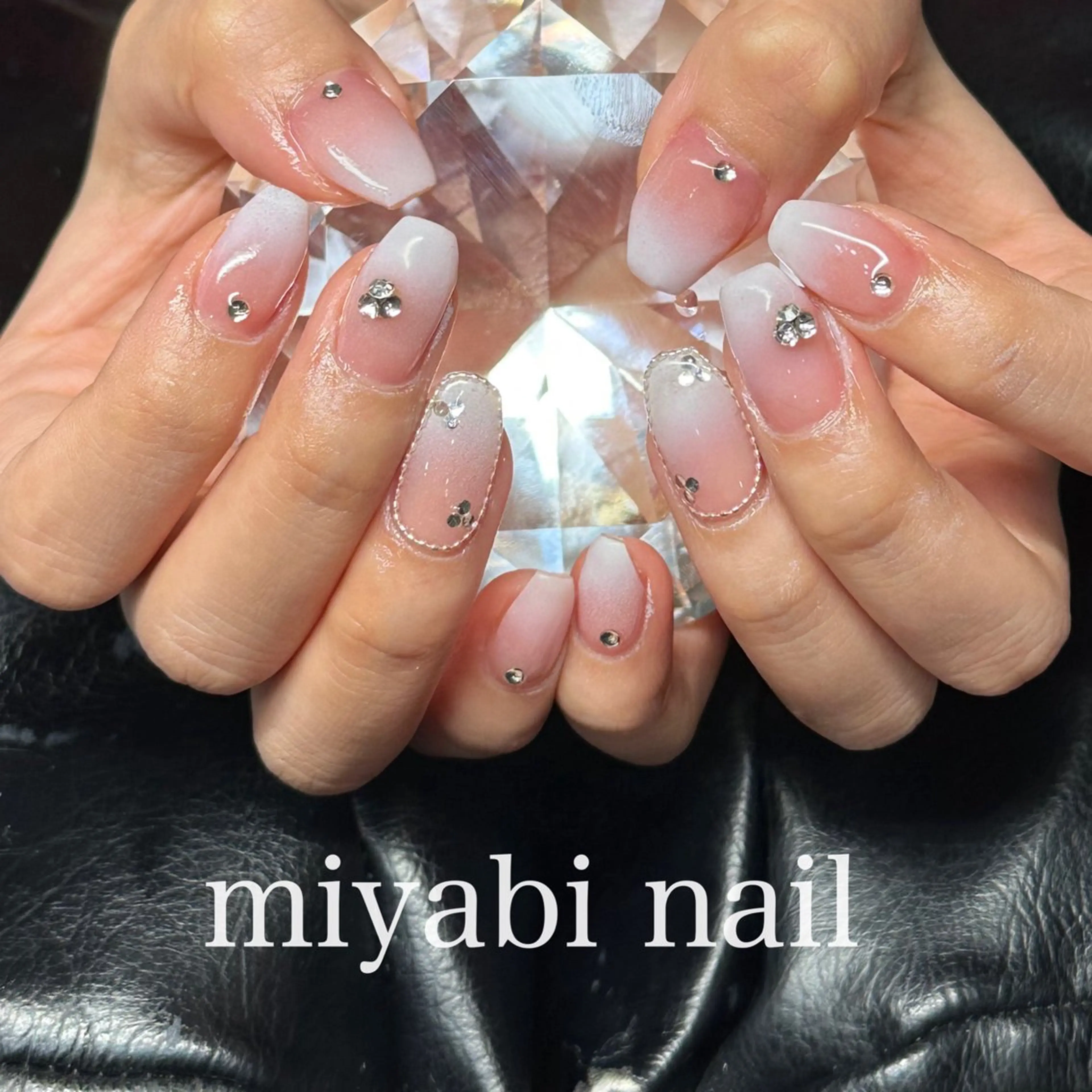 ネイル アートネイル ジェルネイル グラデーション 持ち込み ストーンネイル ハンドネイル miyabi nail 桂川駅近くのネイルデザイン