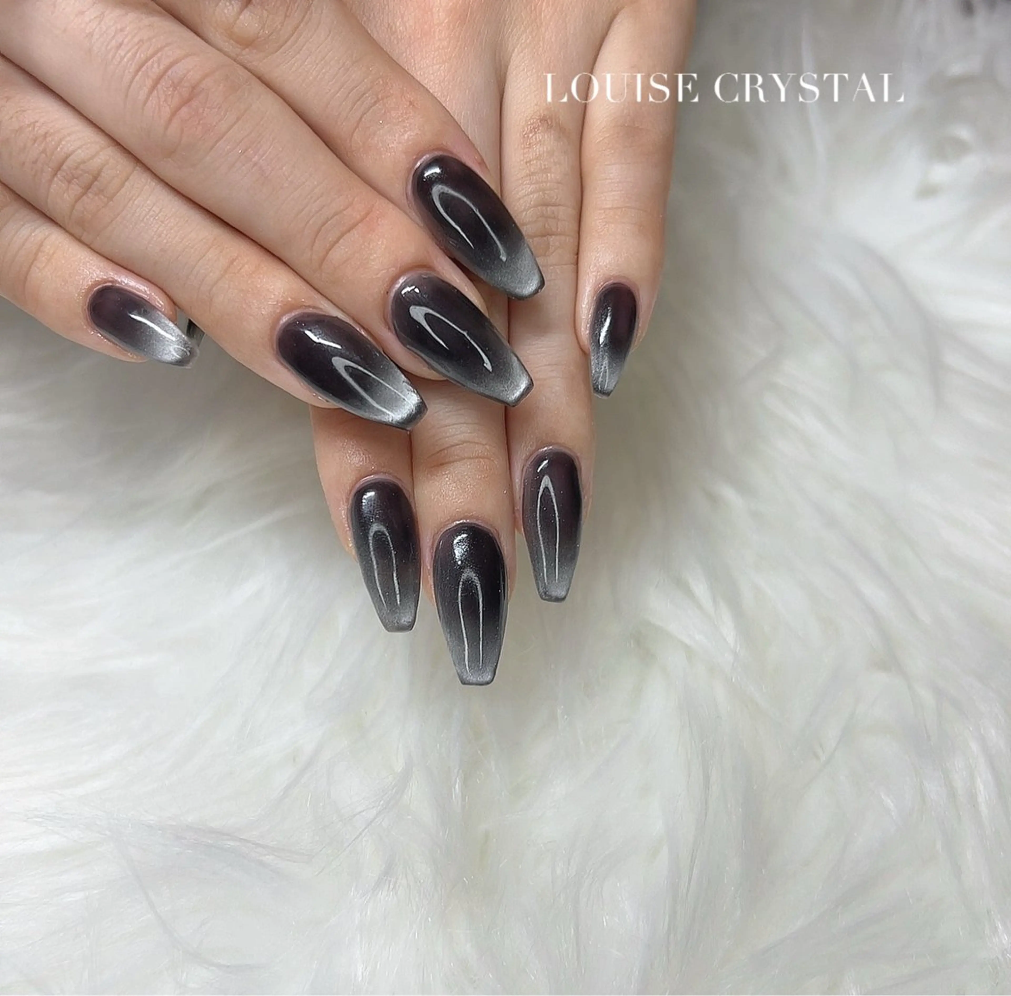 ネイル ハンドネイル LOUISE CRYSTALのネイルデザイン