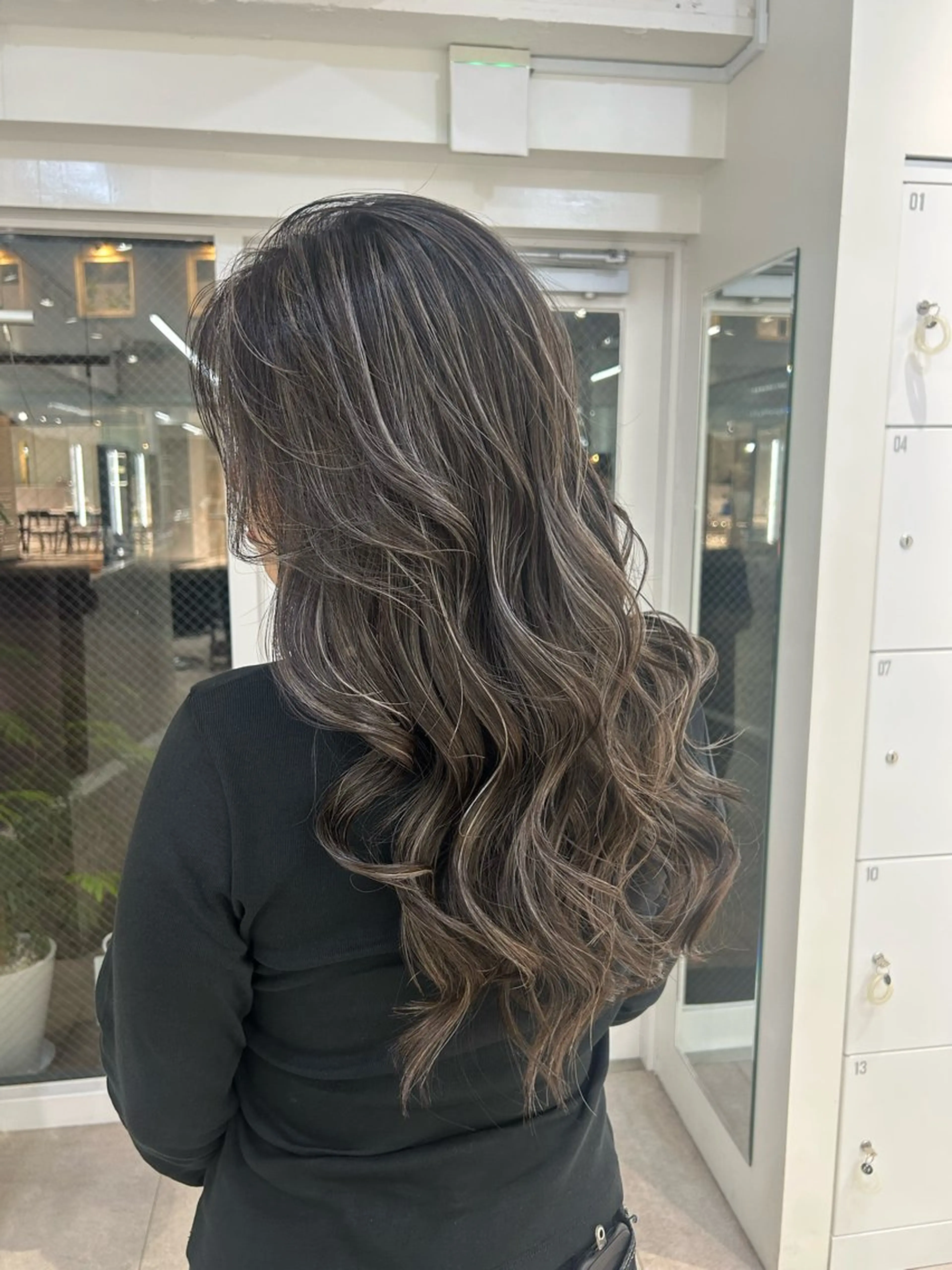 ロング カラー バレイヤージュ ブリーチ ケアブリーチ デザインカラー ハイライトカラー カット ヘアカラー トリートメント 表参道/ハイライト バレイヤージュのヘアスタイル