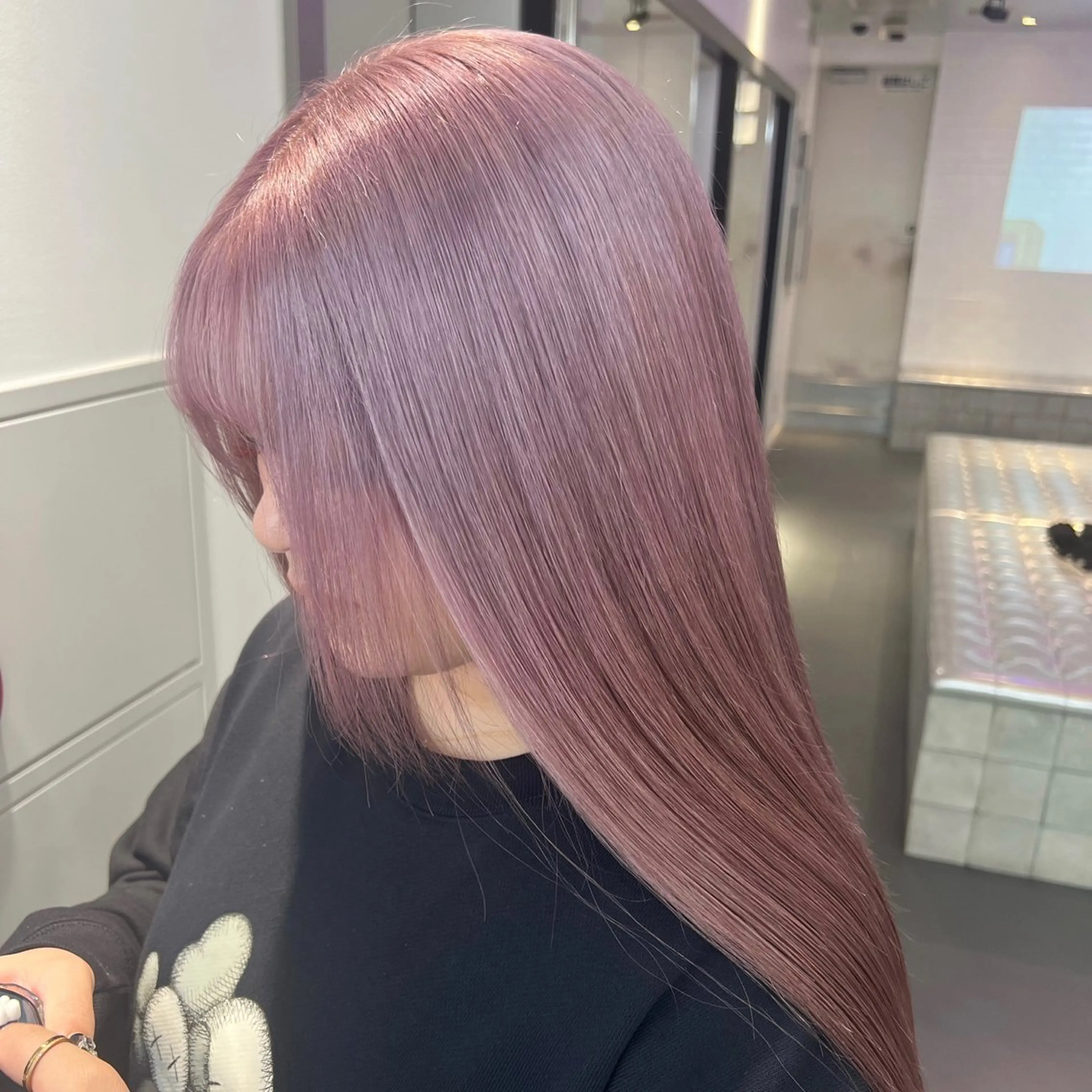 カラー ラベンダーカラー ラベンダーピンク ピンクカラー ヘアカラー トリートメント 🌼動き×透明感🩵 ハイトーン/ナナのヘアスタイル