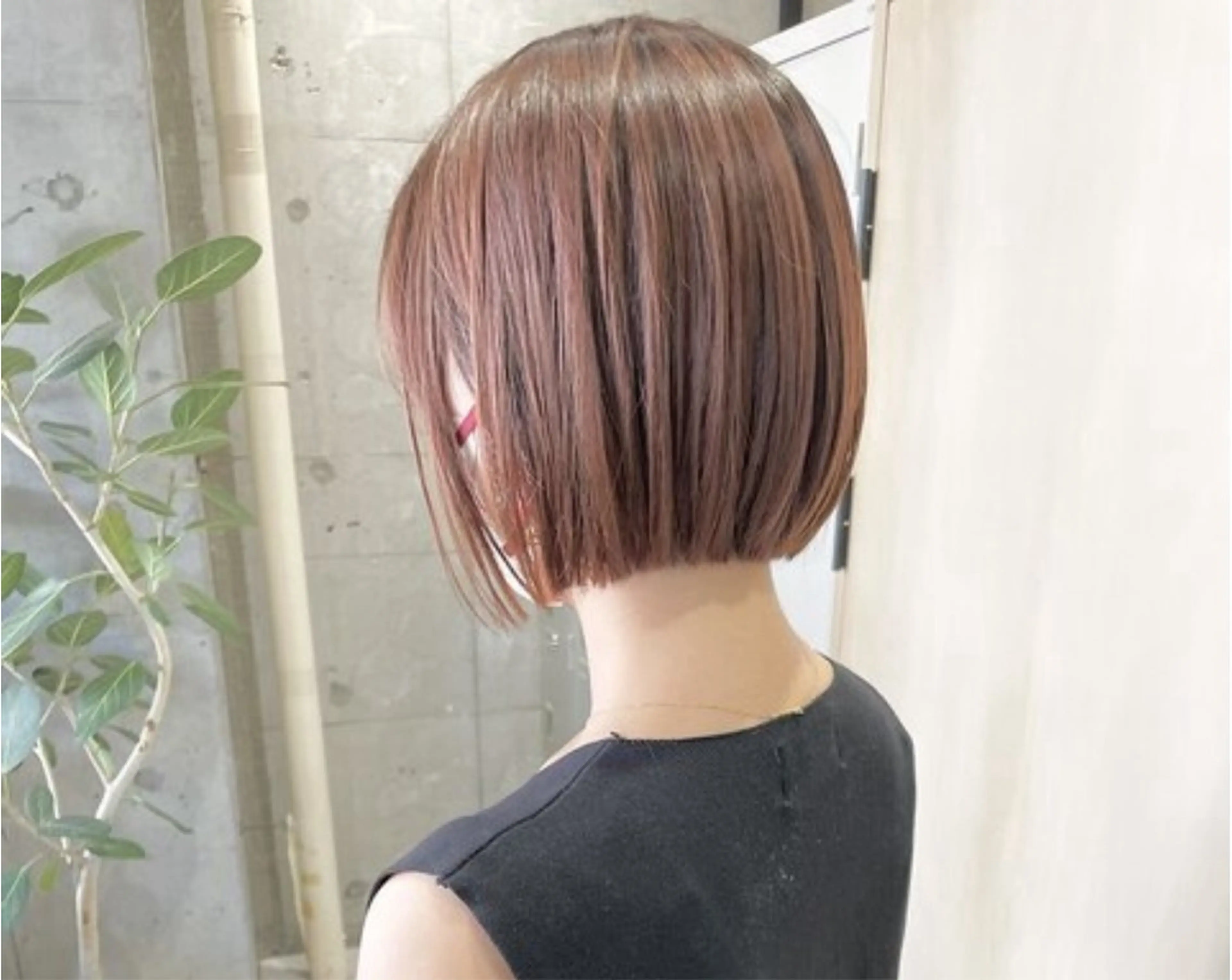 ミディアム ピンクブラウン ボブ カット ヘアカラー 臺 佳連のヘアスタイル