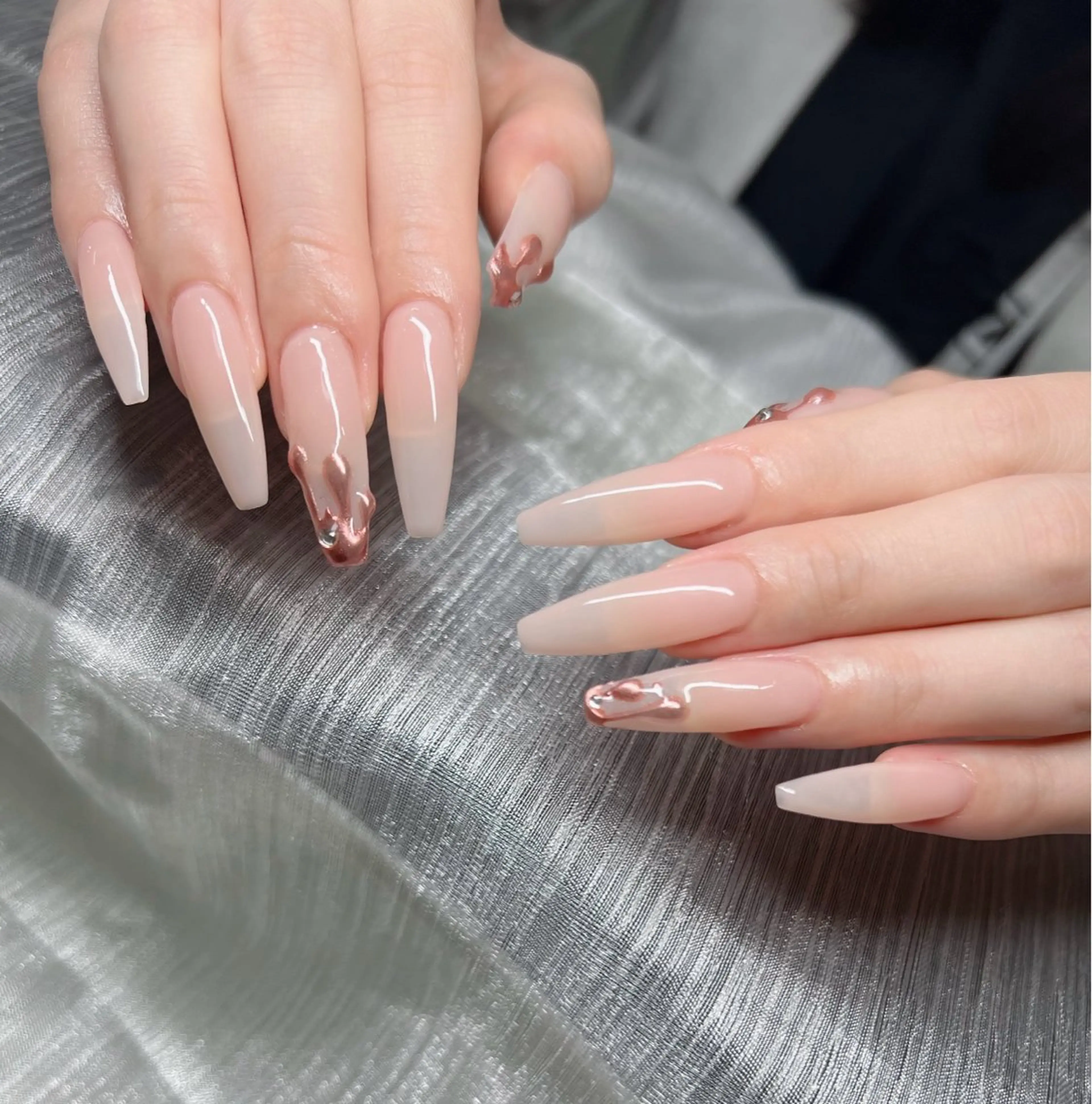 ネイル マグネットネイル ピンク ネイルチップ 冬ネイル クリスマス ハンドネイル Lee Nailsのネイルデザイン