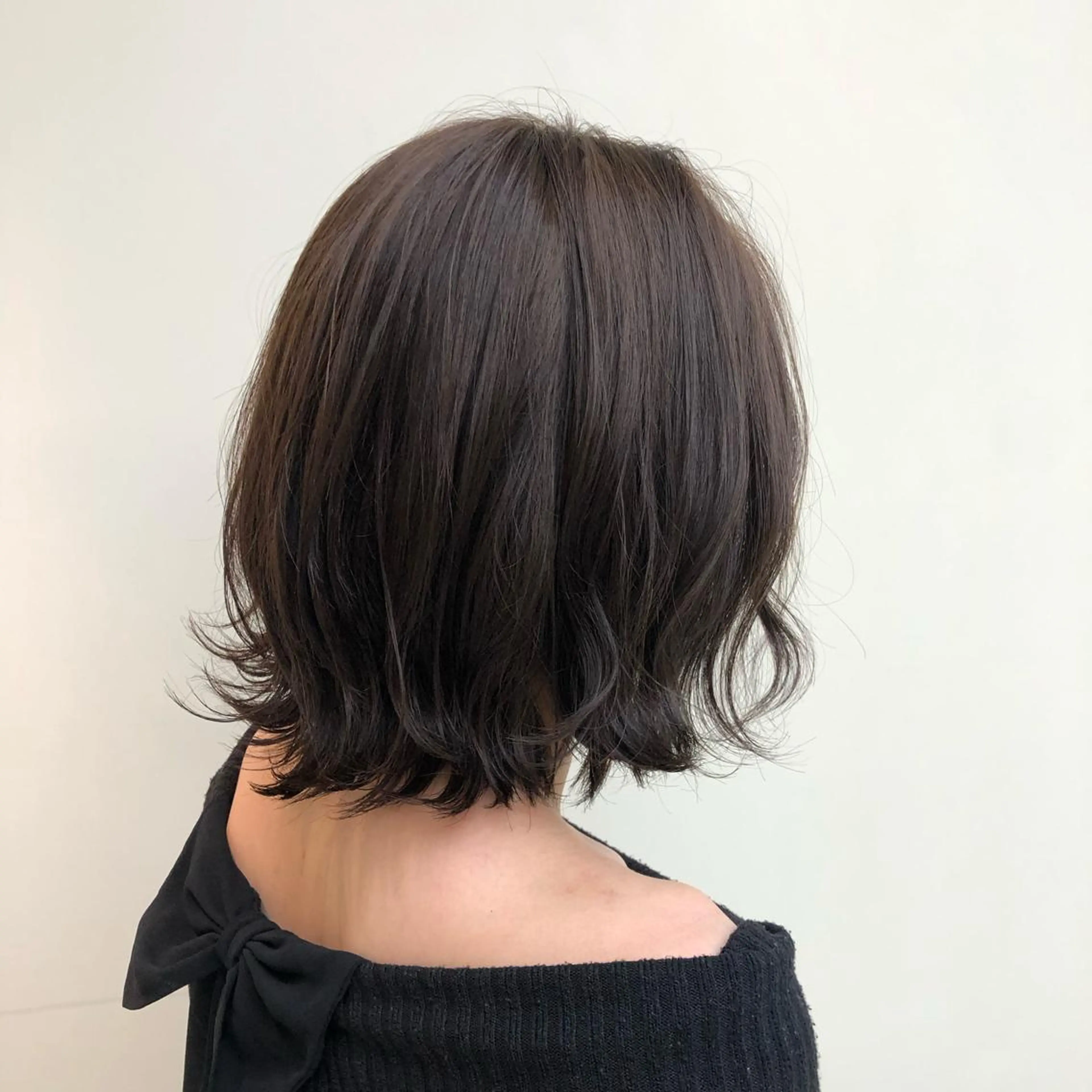 カラー ダークグレー ダークグレージュ グレージュ トルクアータ伏見 MIKUのヘアスタイル