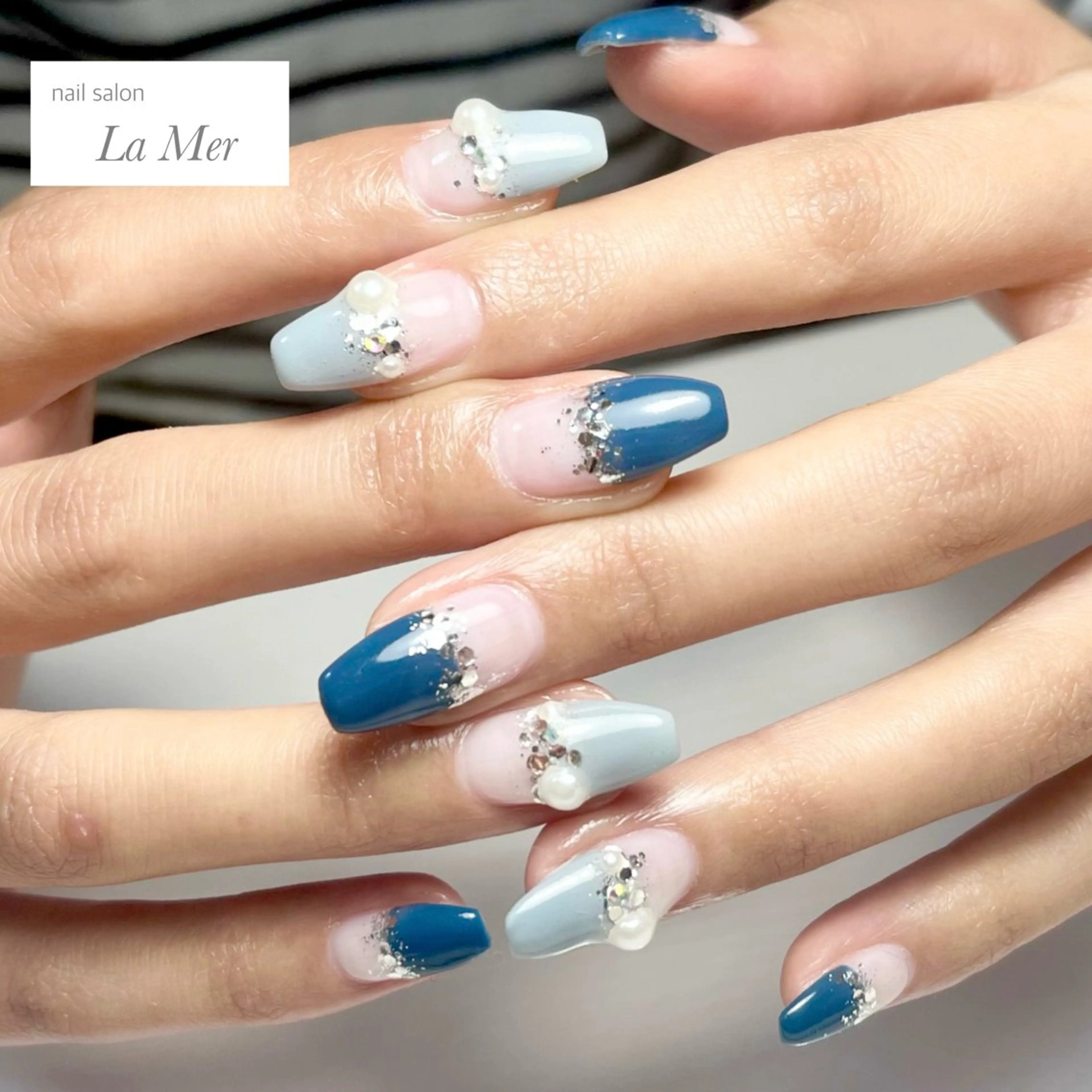ネイル ブルー フレンチネイル キラキラネイル ラメ(グリッター) オフィスネイル nailsalon La Merのネイルデザイン