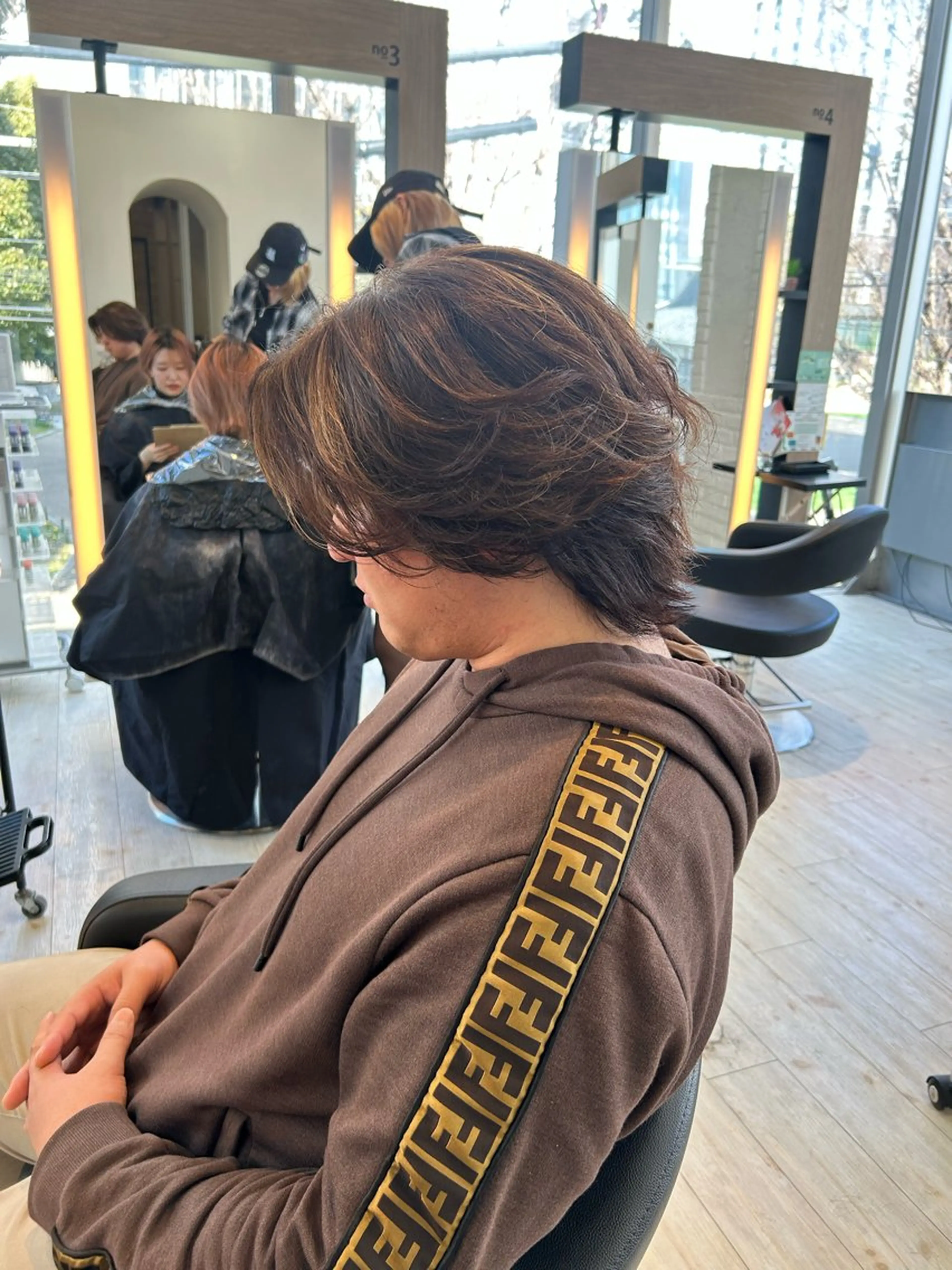 メンズ カルマパーマ メンズ韓国風 メンズパーマ カット パーマ 有働由良／ハイトーン ／韓国メンズヘアのヘアスタイル