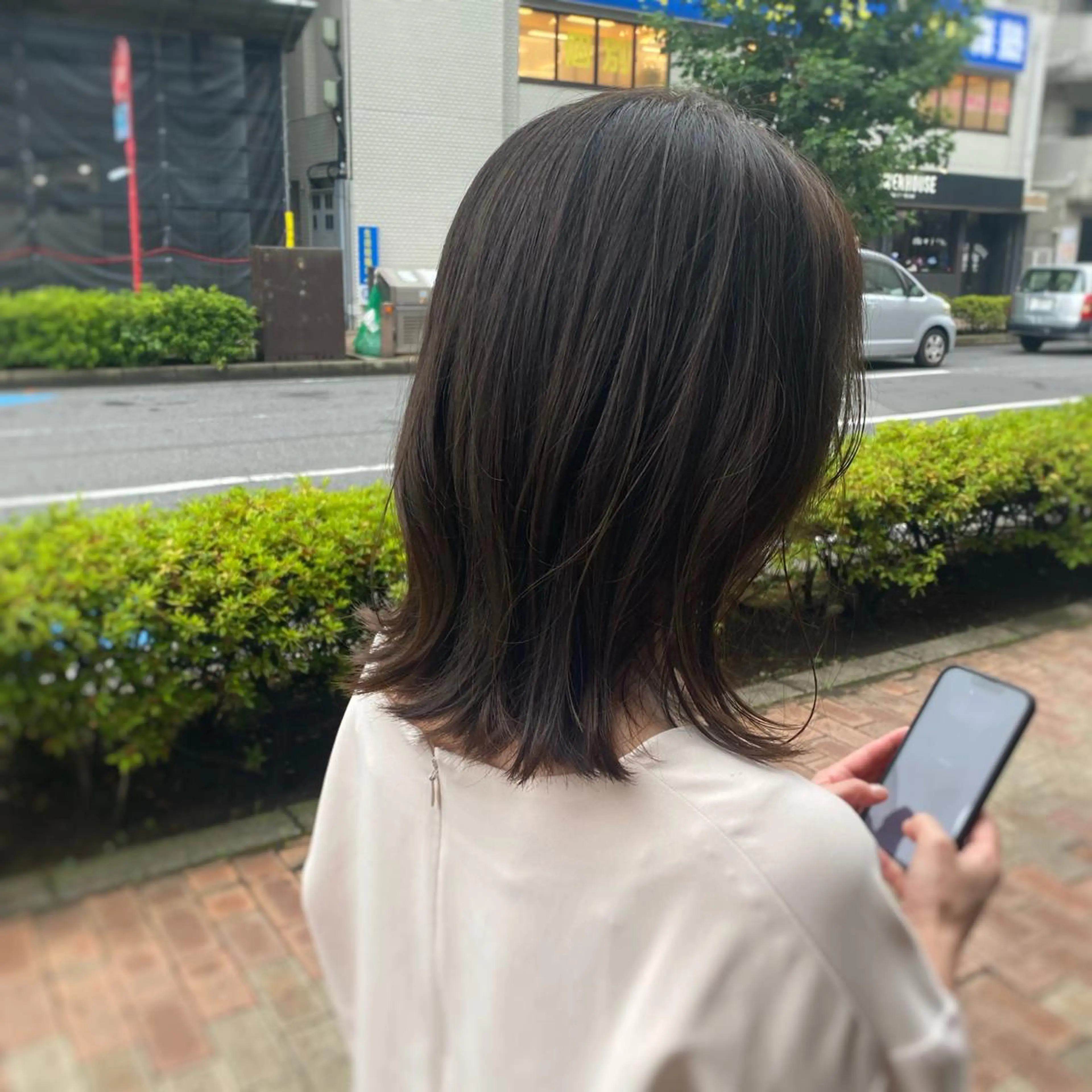 ミディアム カラー ブラウンカラー オリーブブラウン ヘアカラー トリートメント サプリームヘア 飯田みち瑠のヘアスタイル