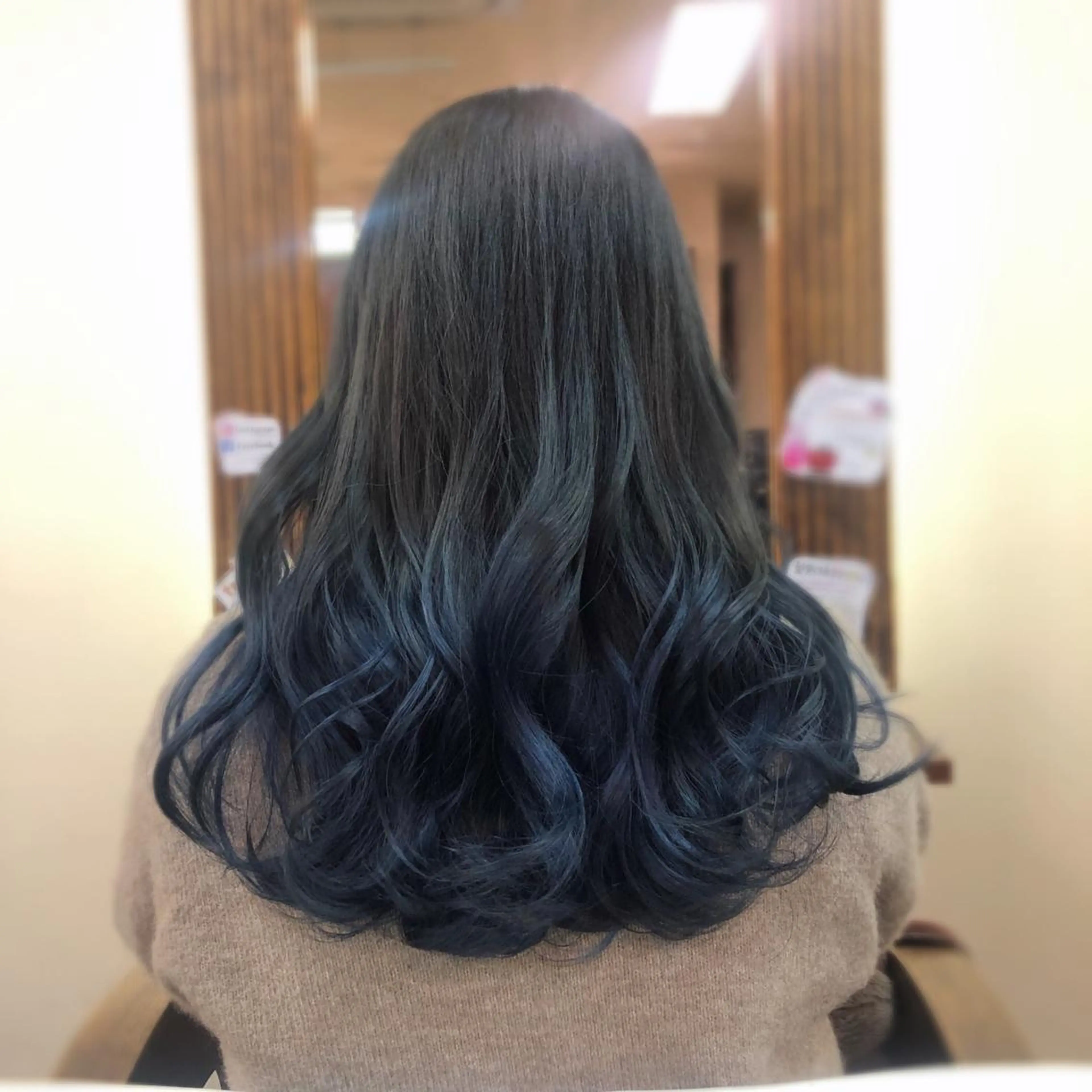 セミロング カラー ヘアカラー トリートメント 山崎 絵莉香のヘアスタイル