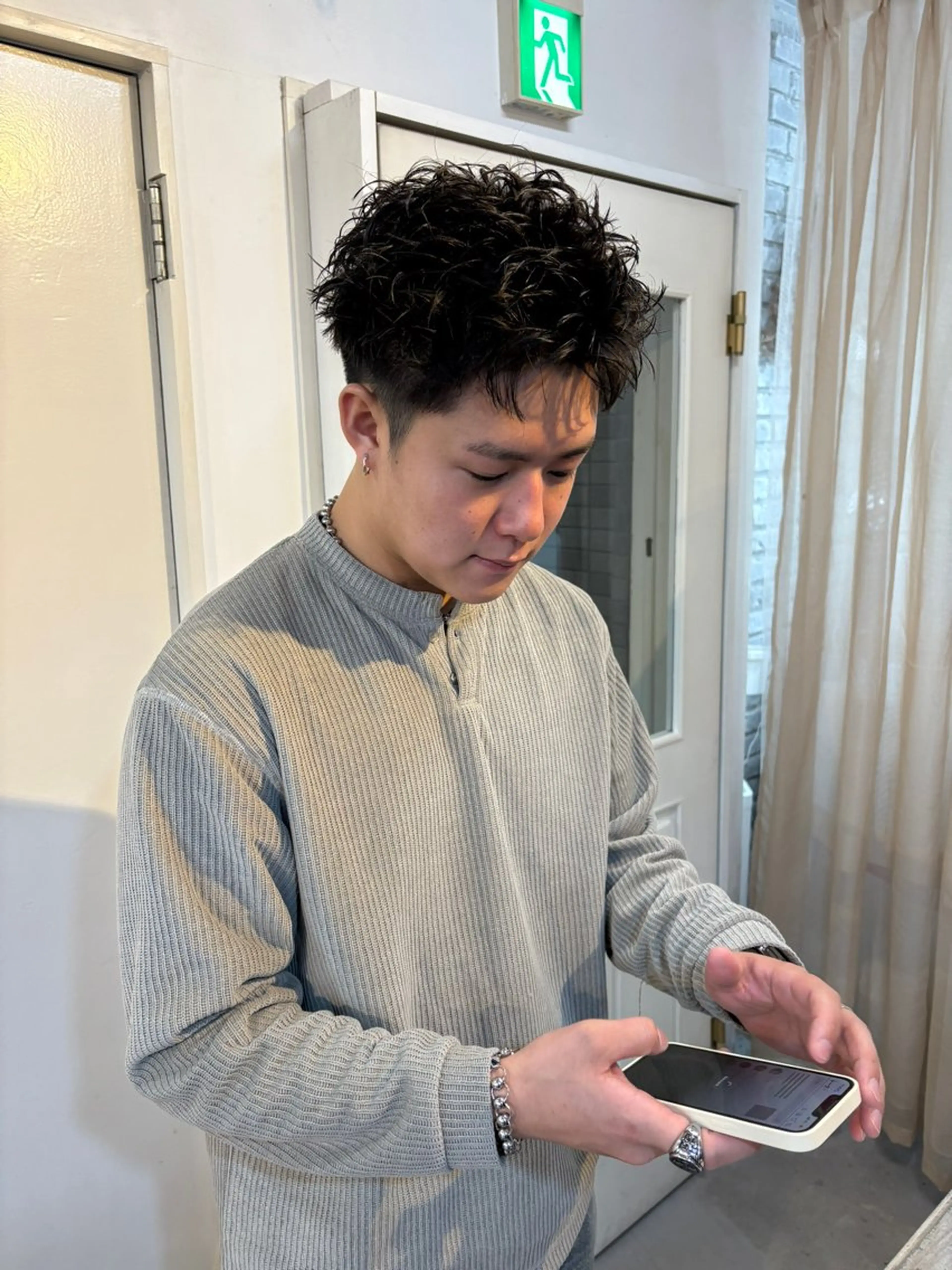 ショート パーマ メンズ メンズブリーチ フェザーパーマ メンズハイライト メンズインナーカラー メンズパーマ カット パーマ トリートメント 💈メンズ短髪特化 ✂︎伊藤大輝💈のヘアスタイル