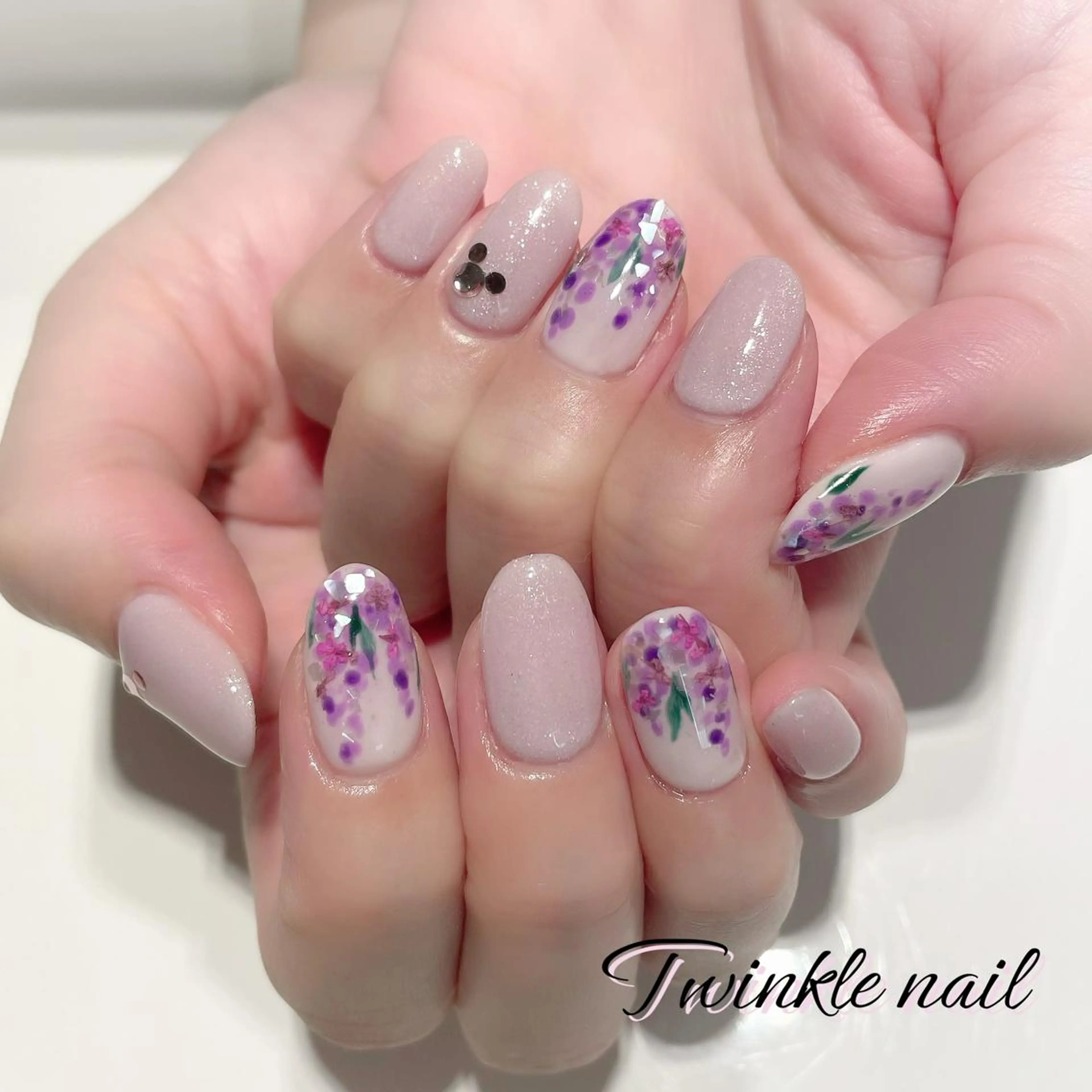 ネイル ハンドネイル ハンドケア 中井 綾香の眉毛・アイブロウイメージ