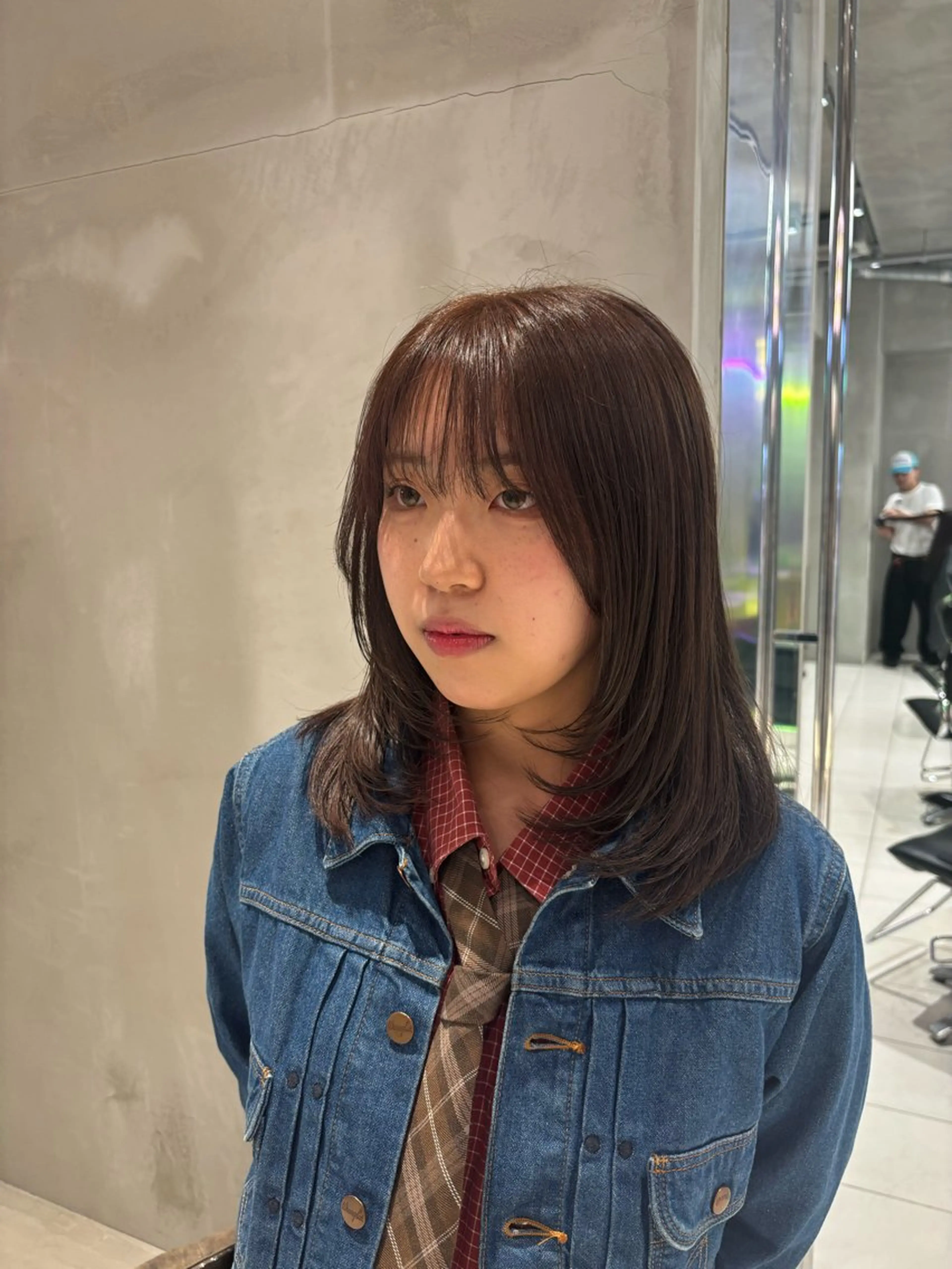 ミディアム カラー ブリーチ ブリーチなしカラー 🧸ミルクティー／ 顔周りレイヤー/ミクのヘアスタイル