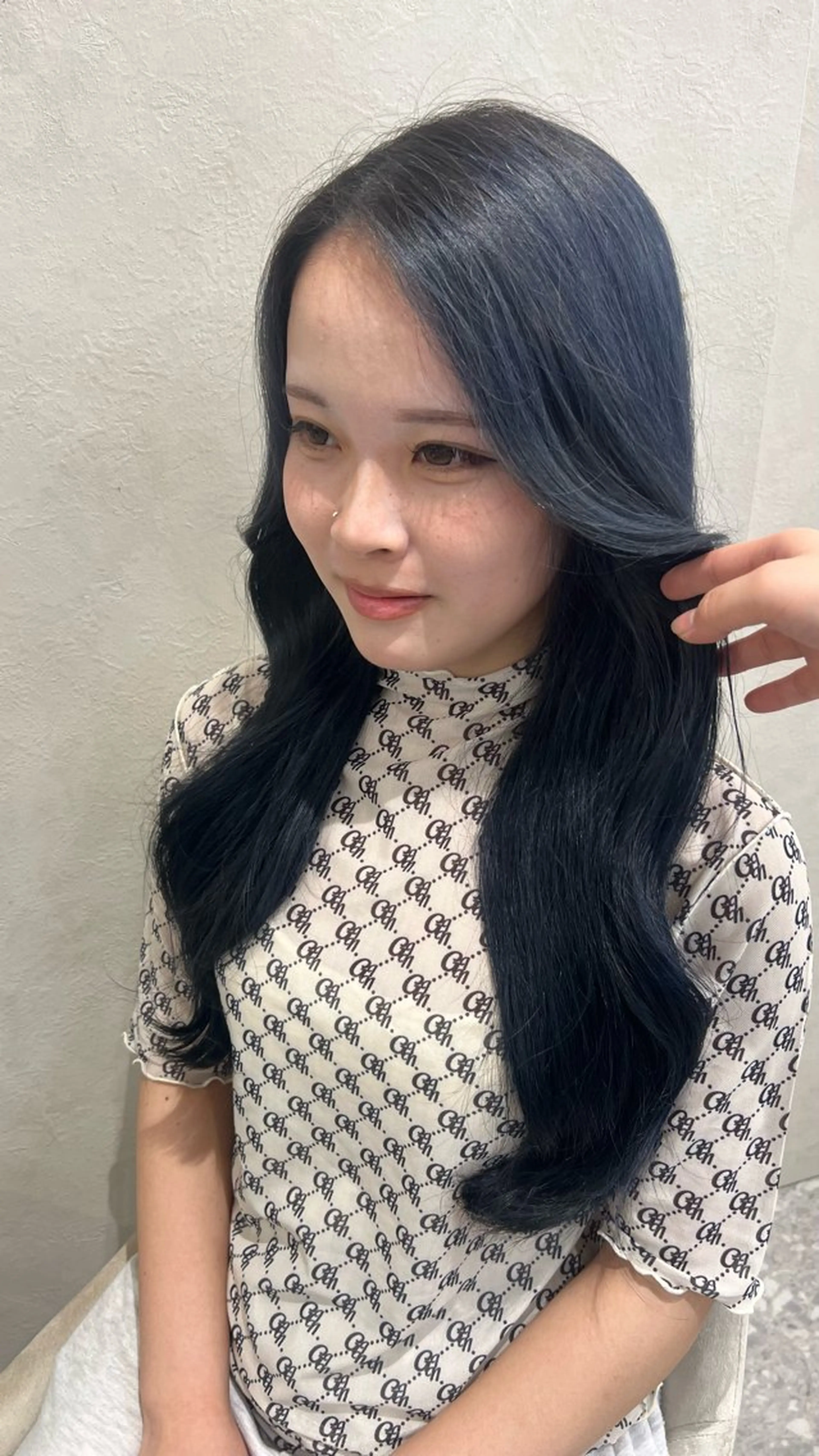 カラー 黒髪 ブリーチ ブルーカラー ブルーブラック ヘアカラー あ い か 🎀 レイヤーカットのヘアスタイル