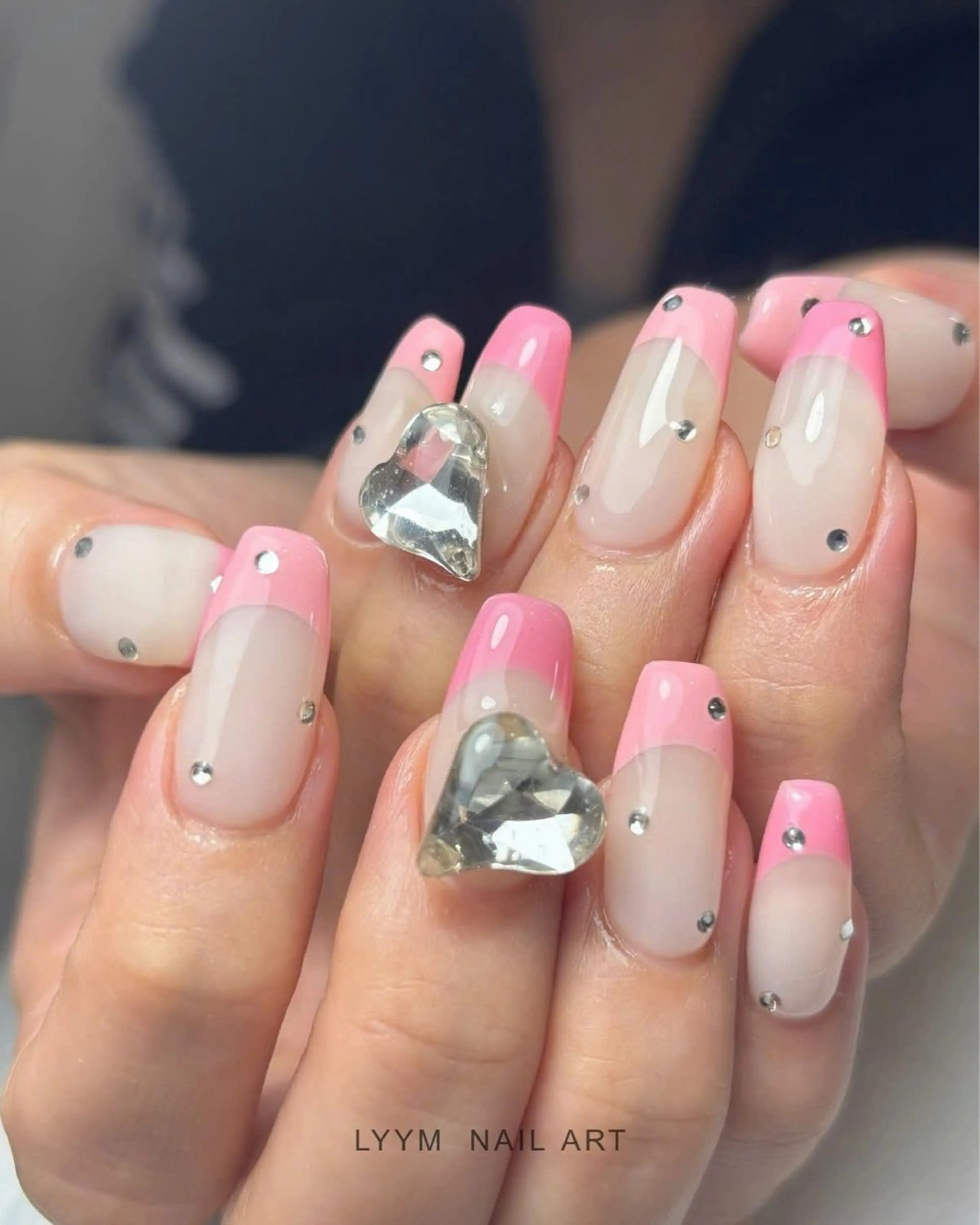 ネイル フレンチネイル ハート 韓国ネイル ピンク ストーンネイル ハンドネイル LYYM Salonのネイルデザイン